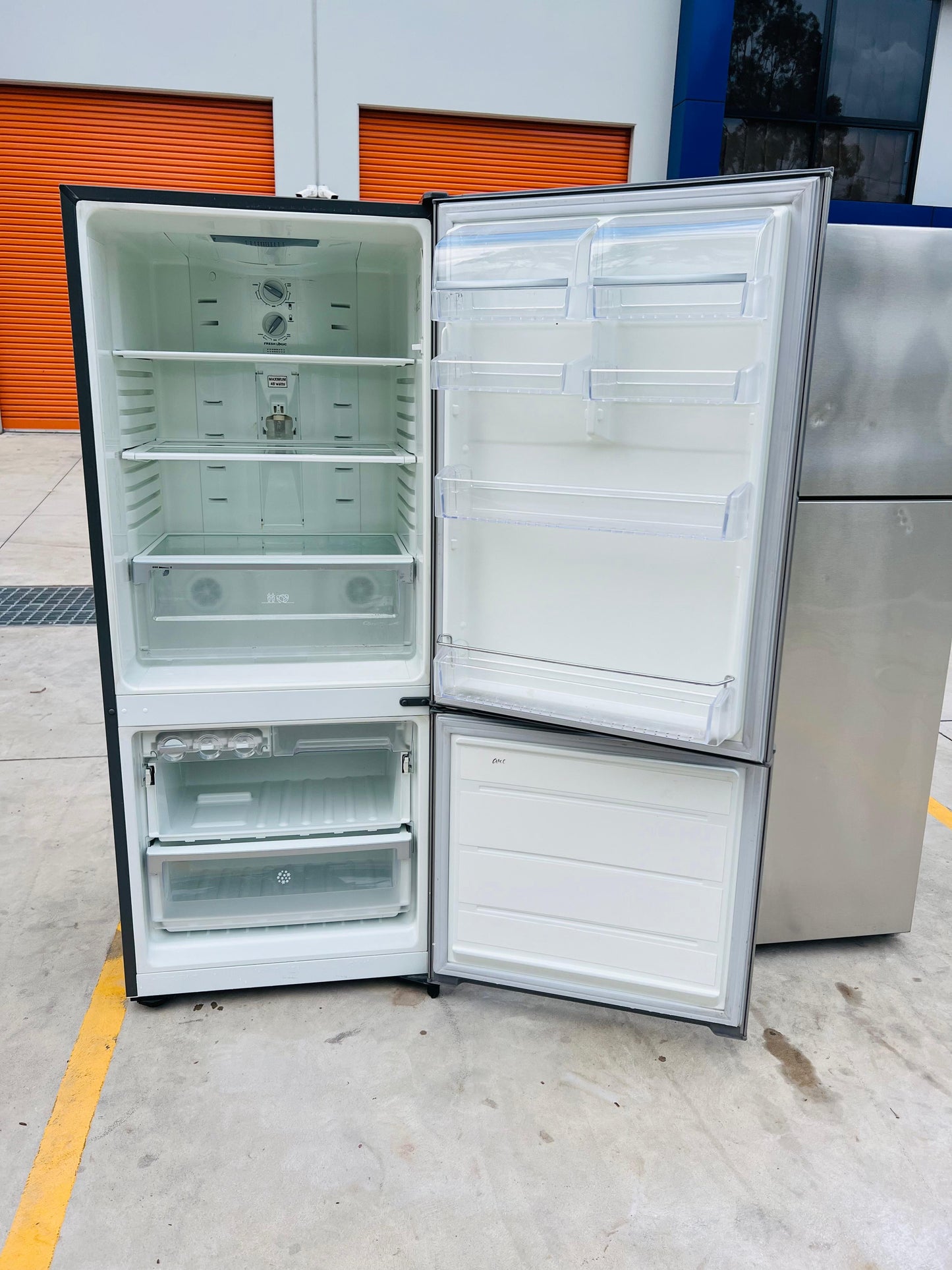 **ELECTROLUX 420 LITRES FRIDGE FREEZER**