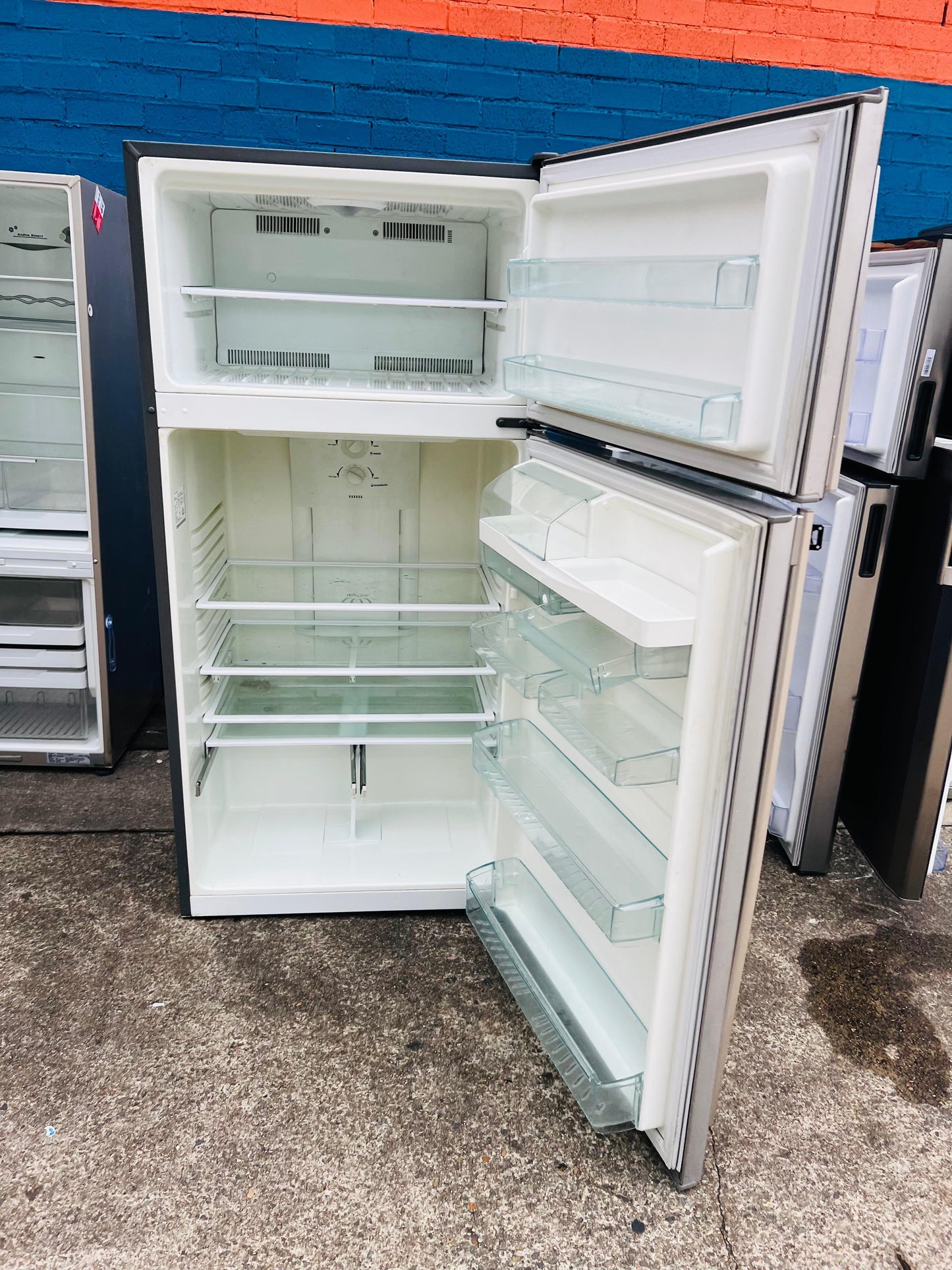 **WESTINGHOUSE 520 LITRES FRIDGE FREEZER**