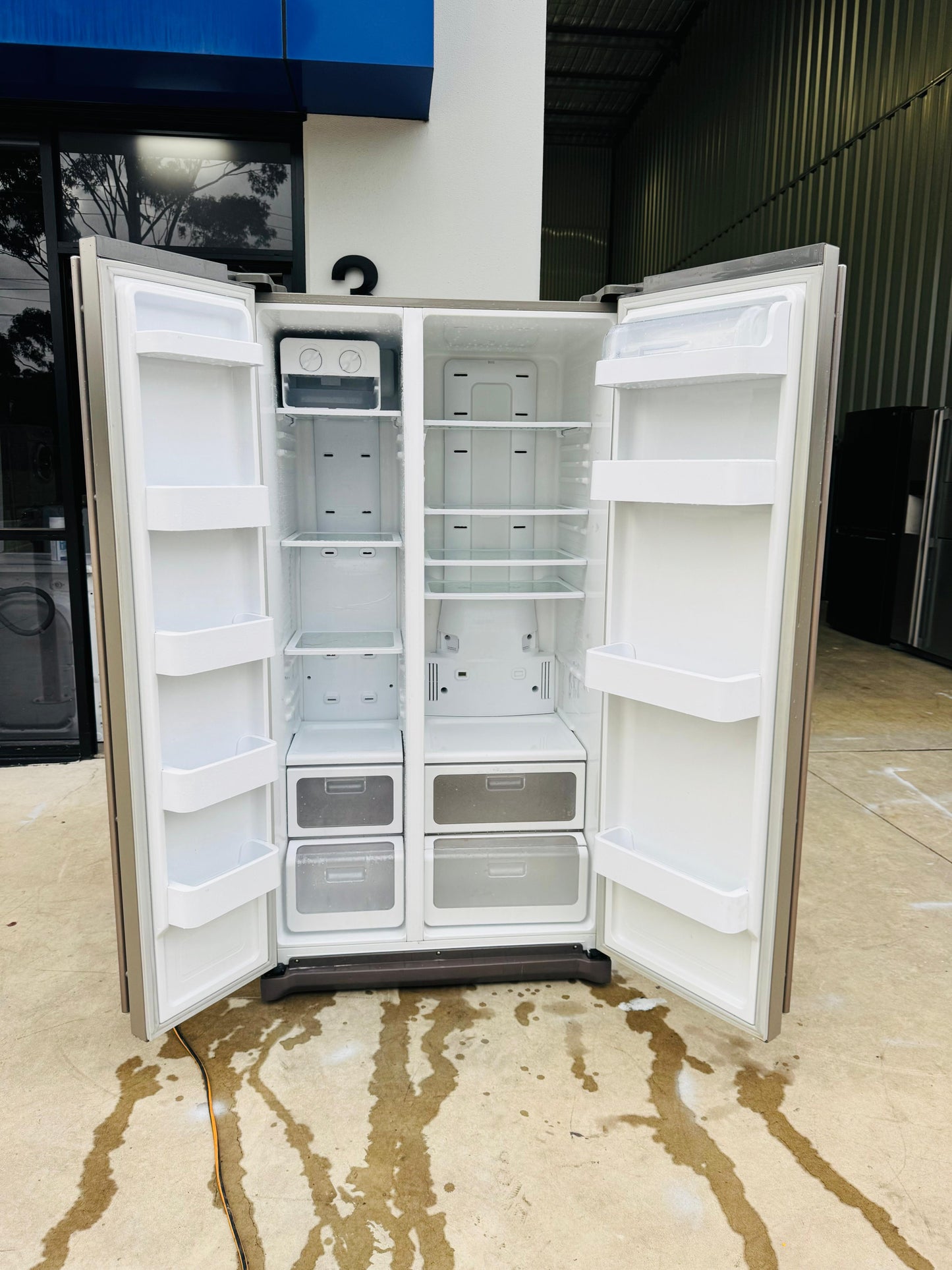 **SAMSUNG SIDE BY SIDE 600 LITRES FRIDGE FREEZER**