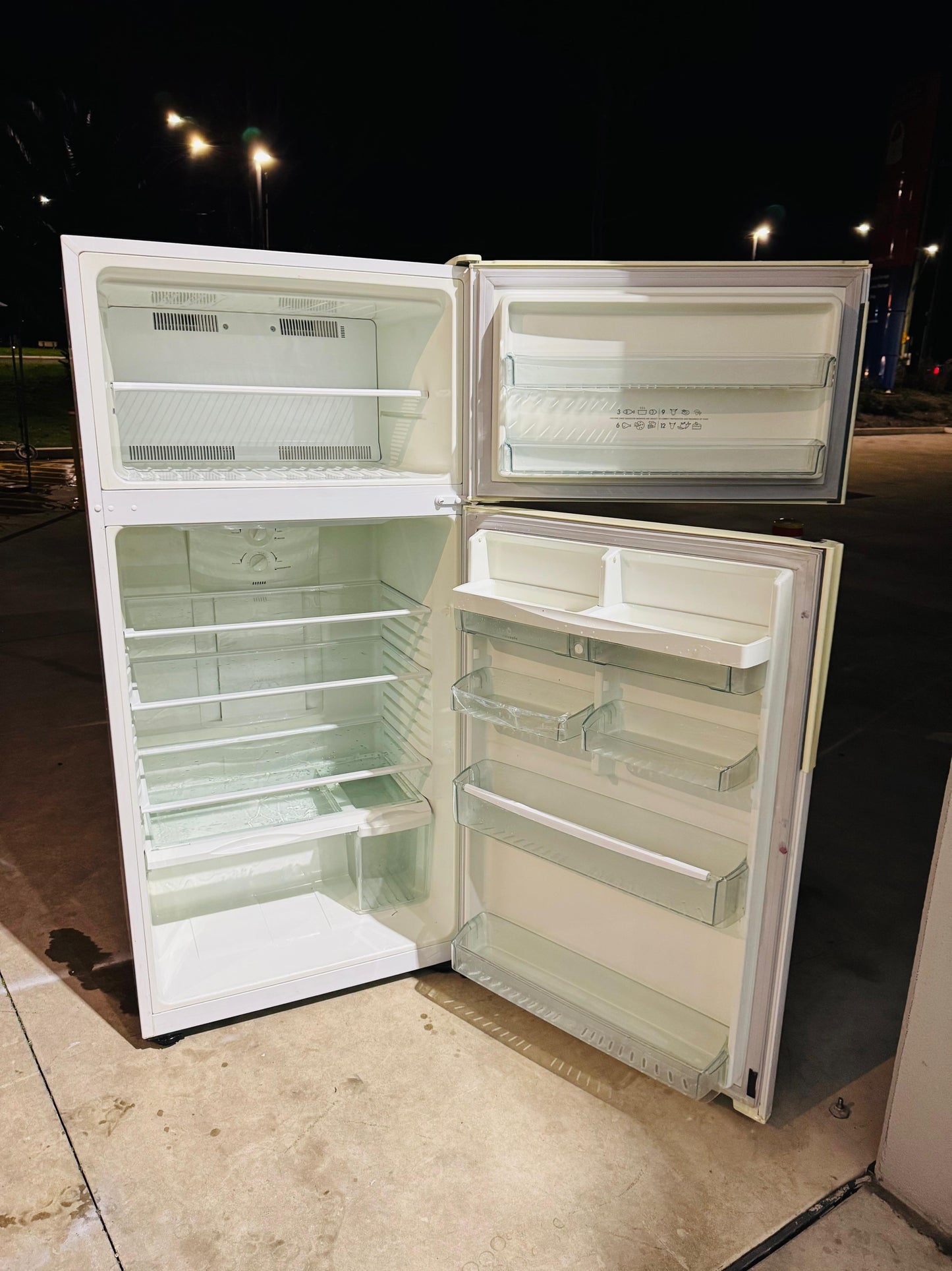 **WESTINGHOUSE 517 LITRES FRIDGE FREEZER**