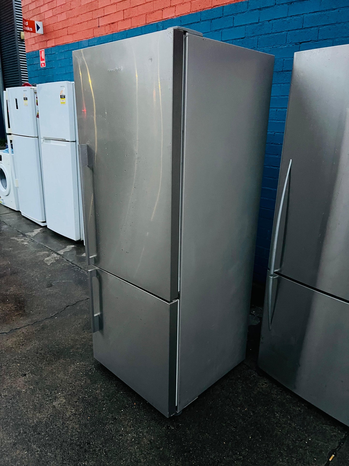 **FISHER & PAYKEL 403 LITRES FRIDGE FREEZER**