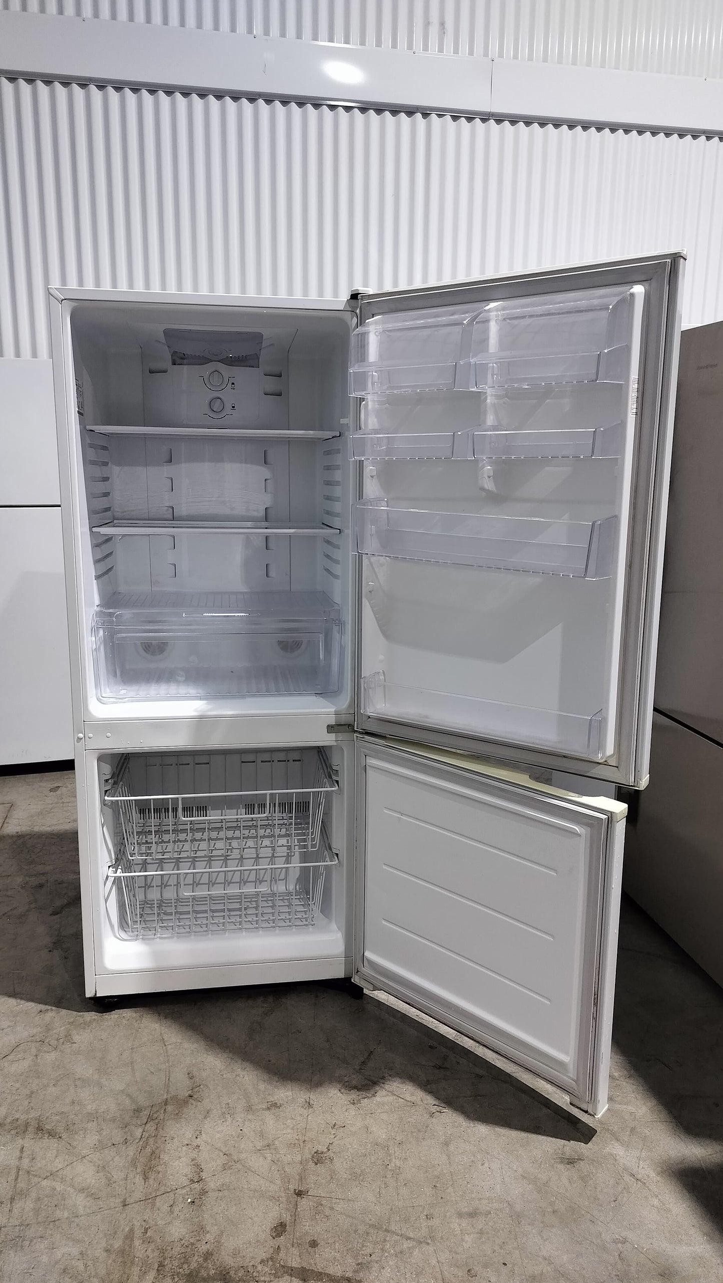 **KELVINATOR 380 LITRES FRIDGE FREEZER**