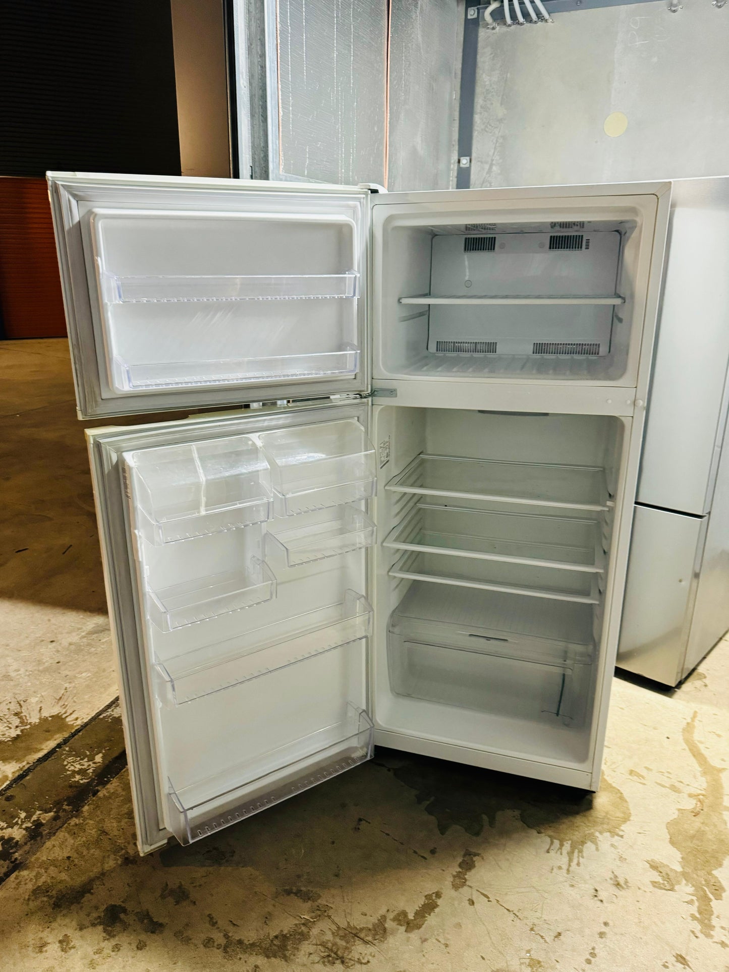 **KELVINATOR 420 LITRES FRIDGE FREEZER**