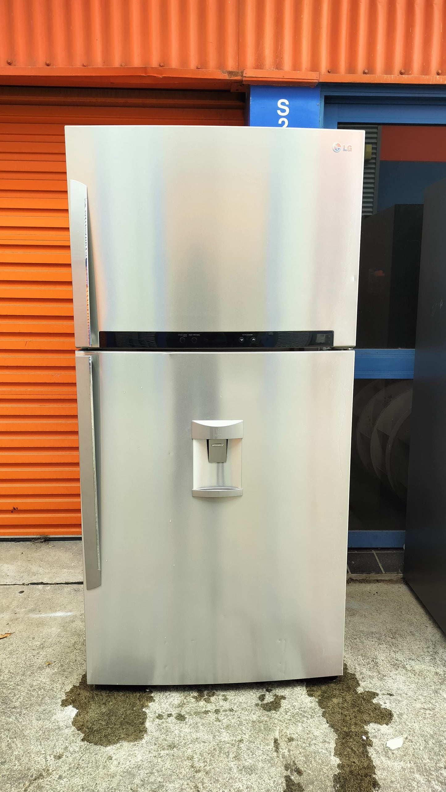 **LG 558 LITRES FRIDGE FREEZER & WATER DISPENSER**