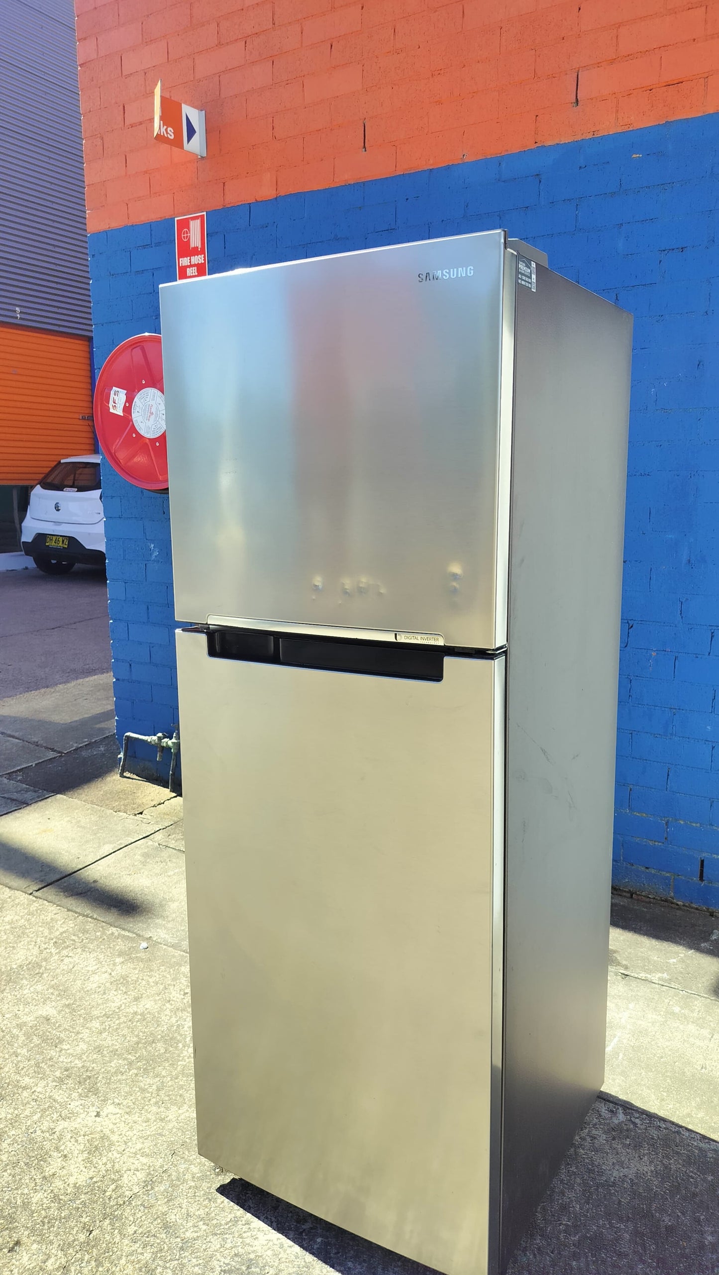 **SAMSUNG 318 LITRES FRIDGE FREEZER*