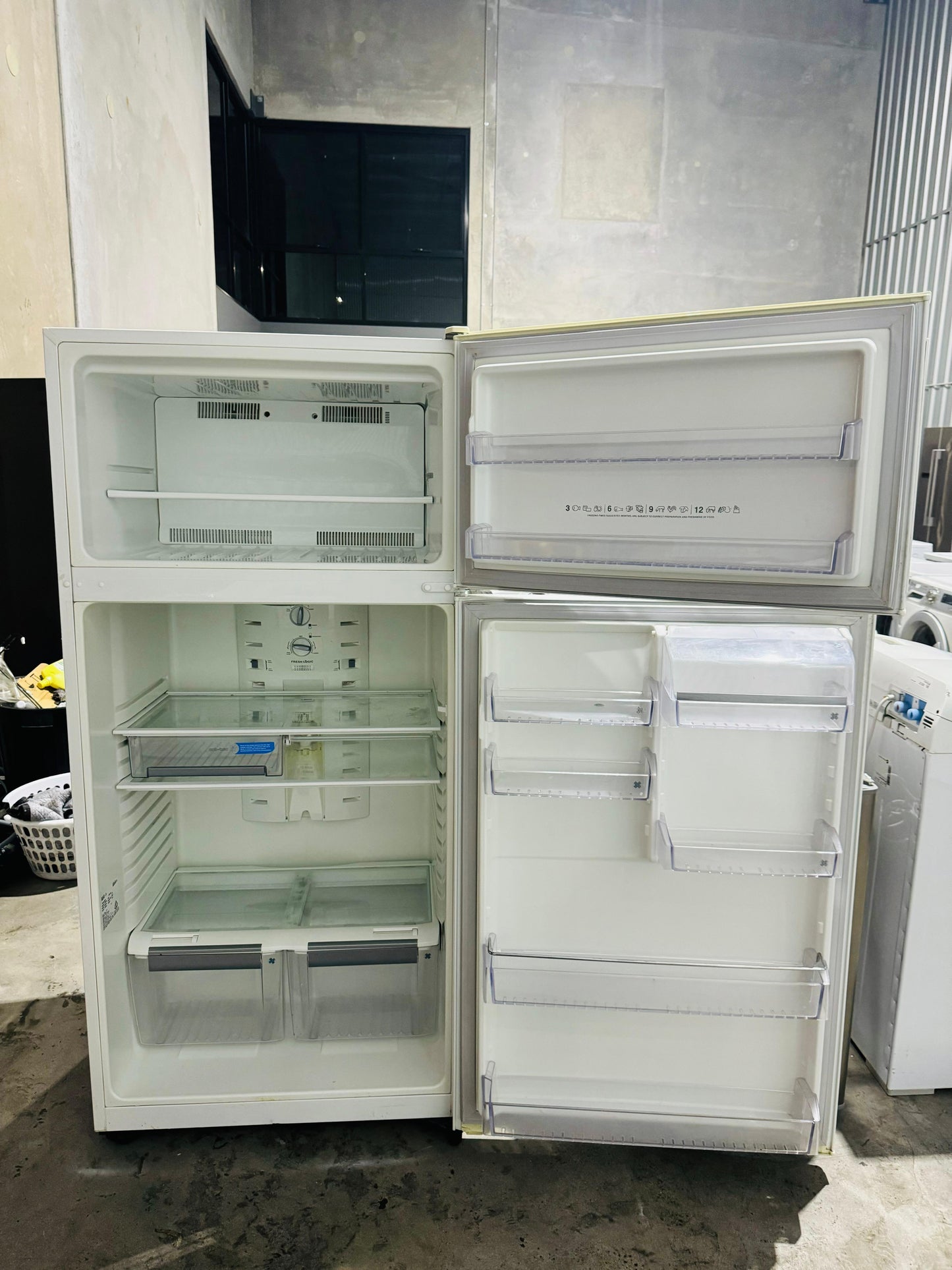 **ELECTROLUX 517 LITRES FRIDGE FREEZER**