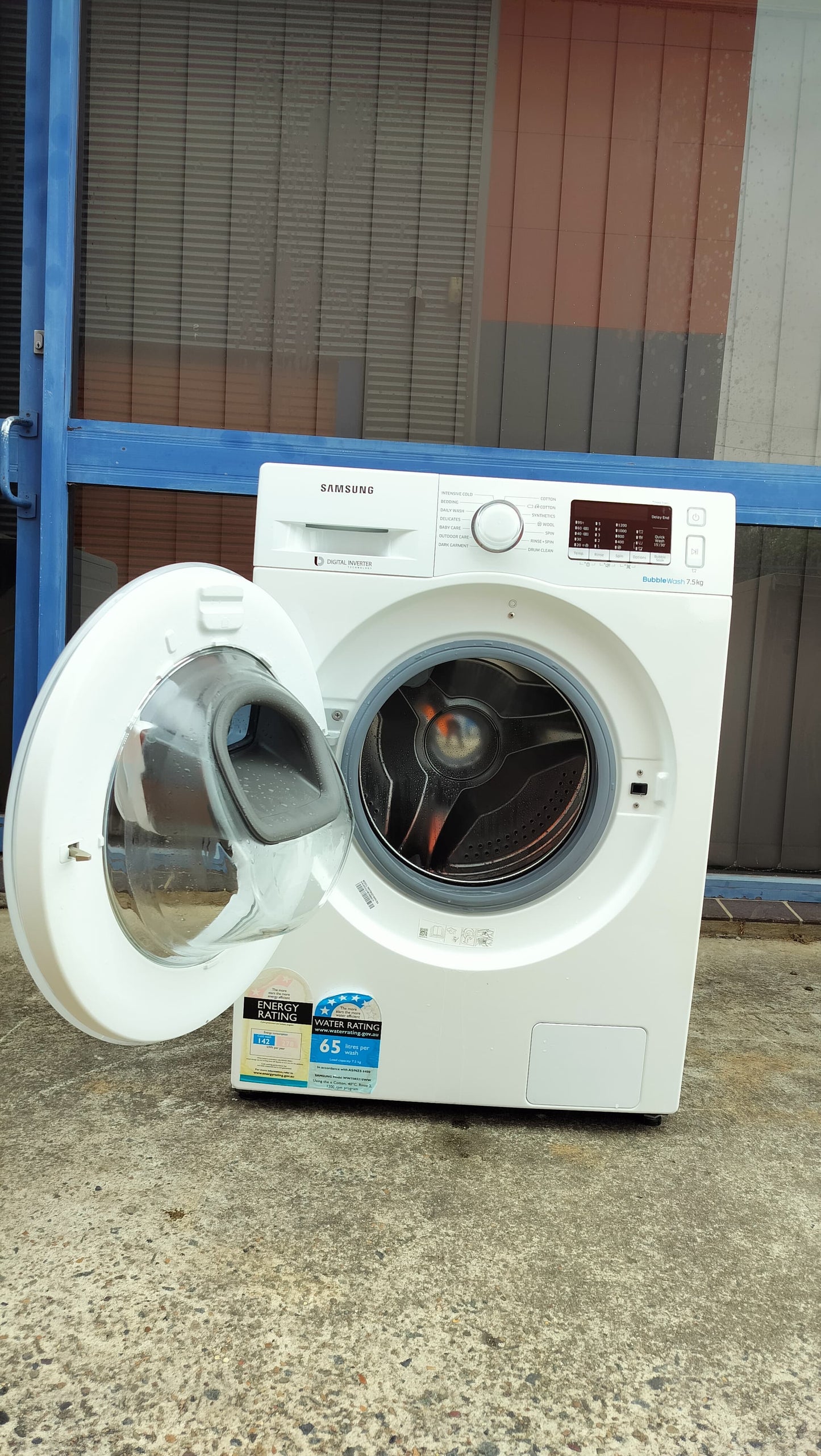 **SAMSUNG 7.5  KGS FRONT LOADER WASHING MACHINE**