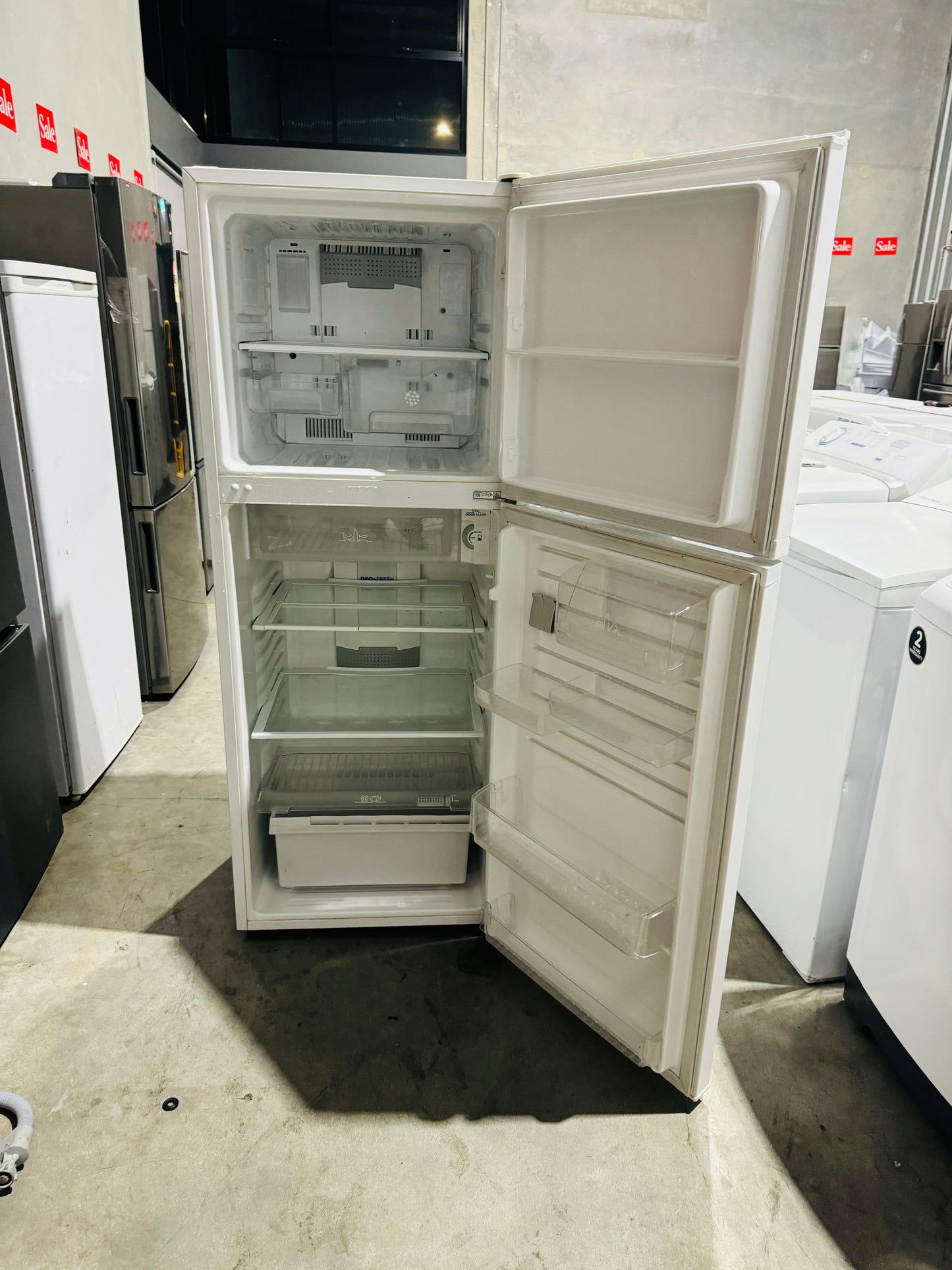 **WESTINGHOUSE 310 LITRES FRIDGE FREEZER**