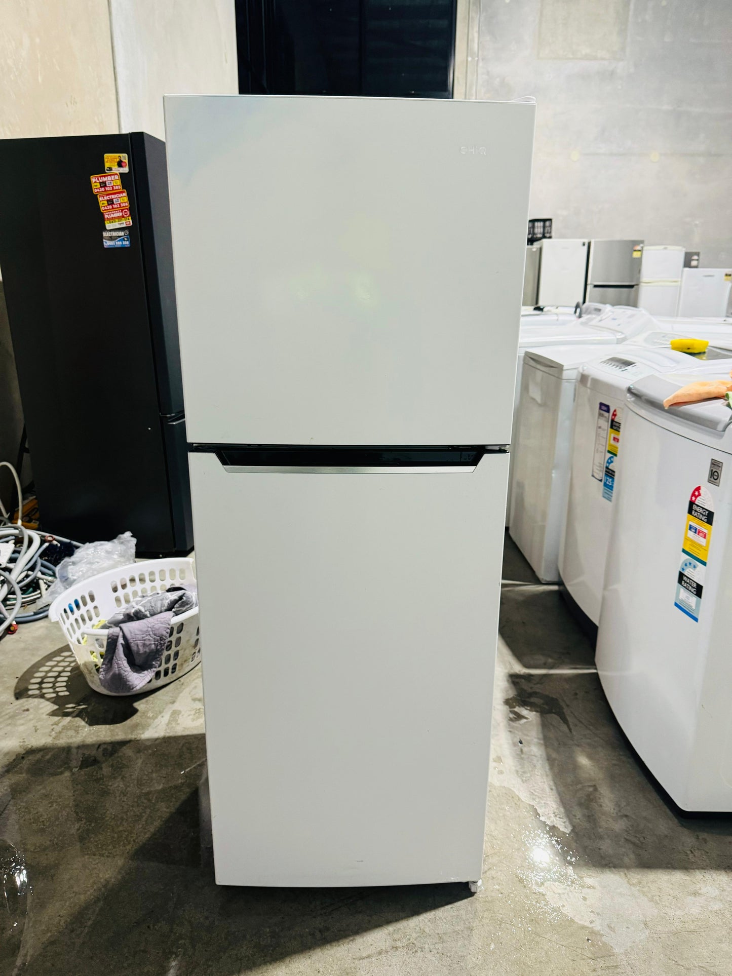 **CHIQ 216 LITRES FRIDGE FREEZER**