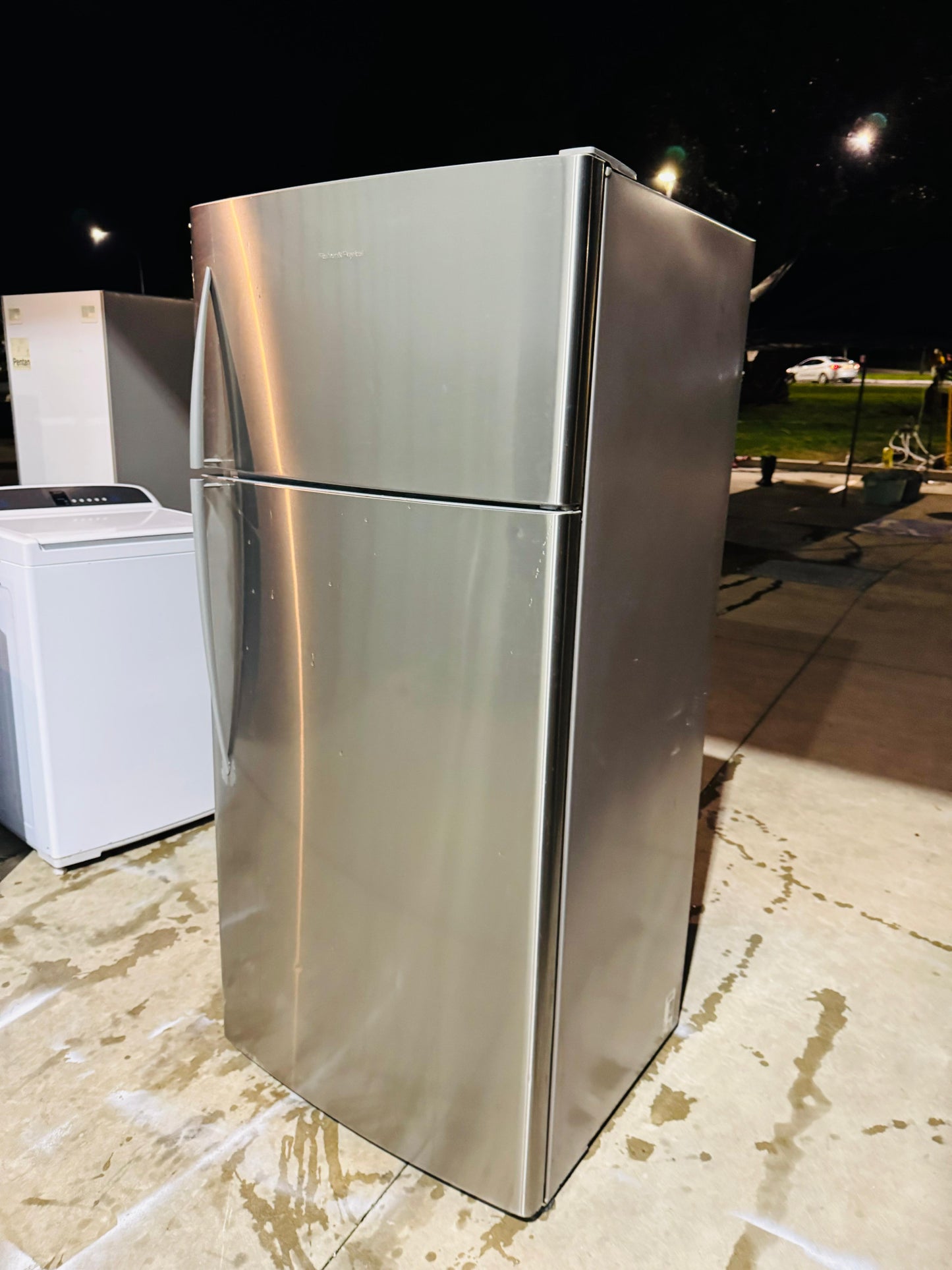 **FISHER & PAYKEL 517 LITRES FRIDGE FREEZER**