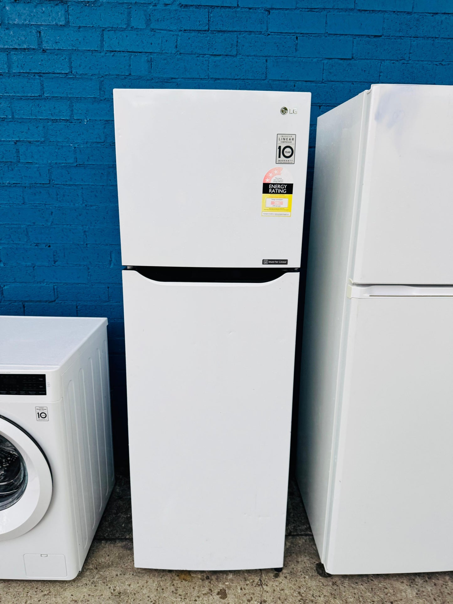 **LG 279 LITRES FRIDGE FREEZER**