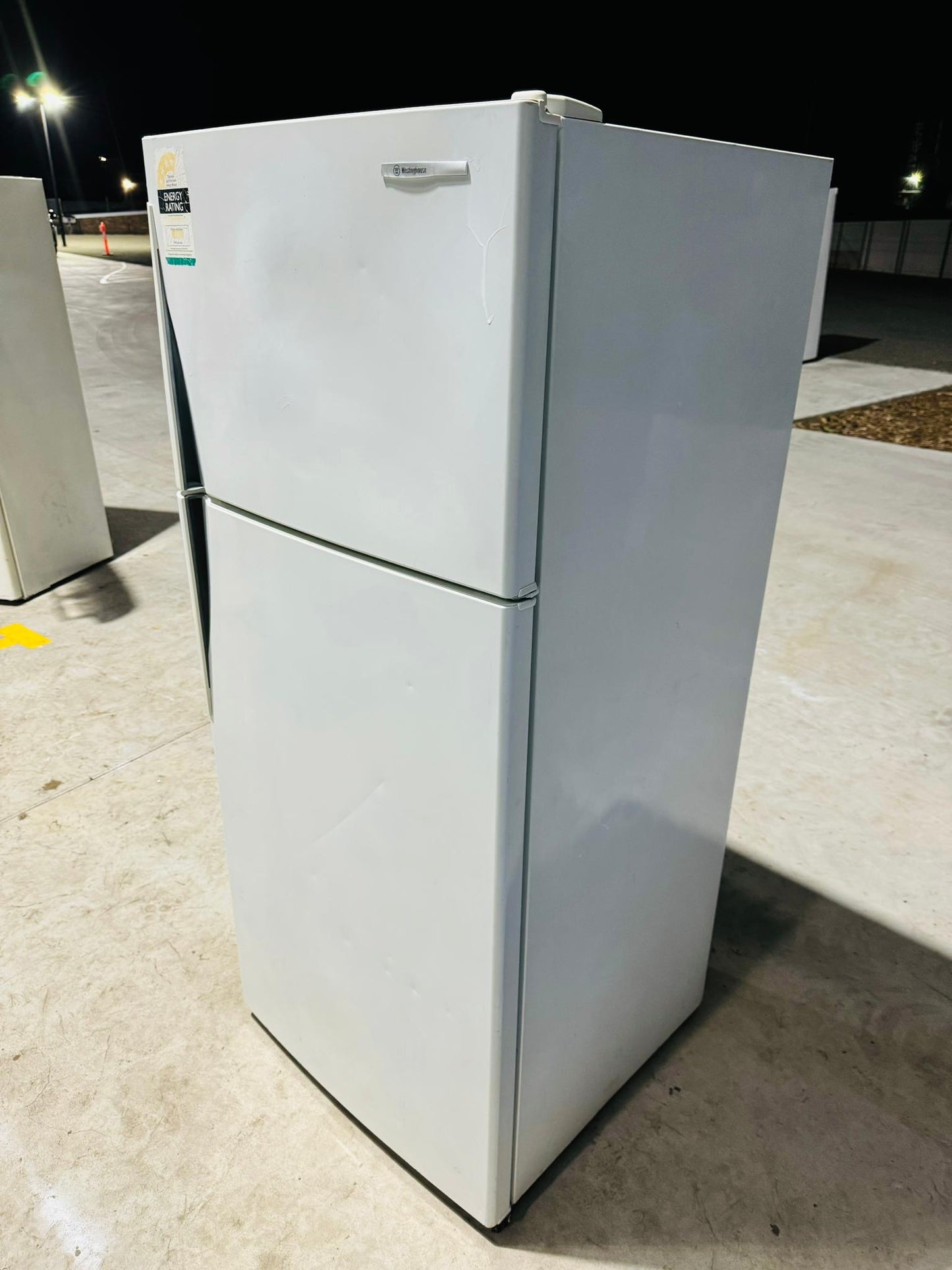 **WESTINGHOUSE 420 LITRES FRIDGE FREEZER**