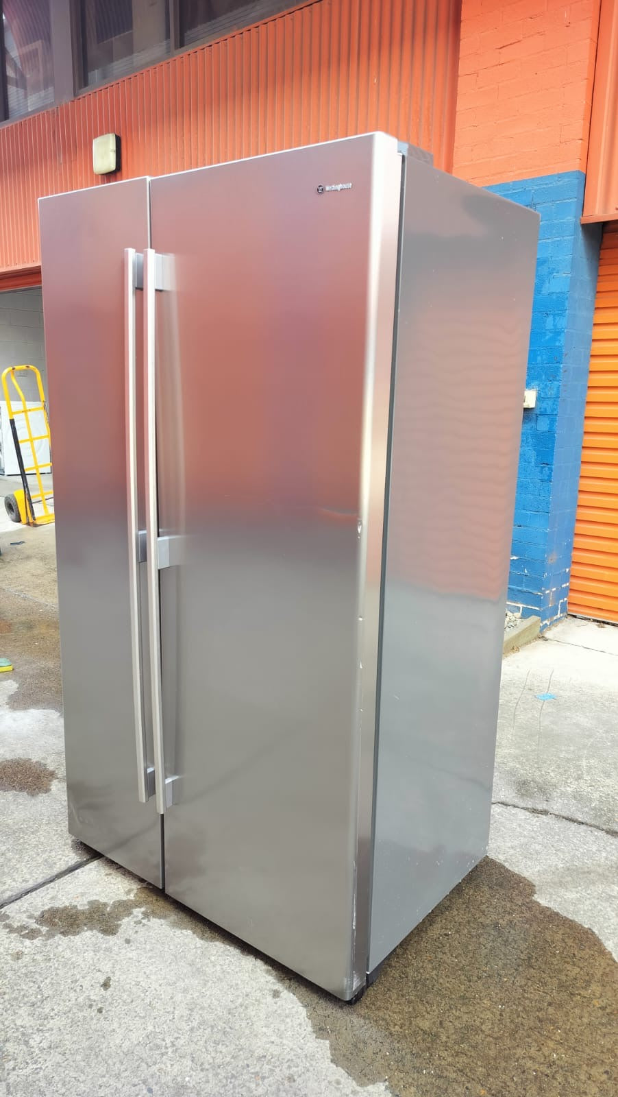 **WESTINGHOUSE SIDE BY SIDE 700 LITRES FRIDGE FREEZER & WATER DISPENSER **