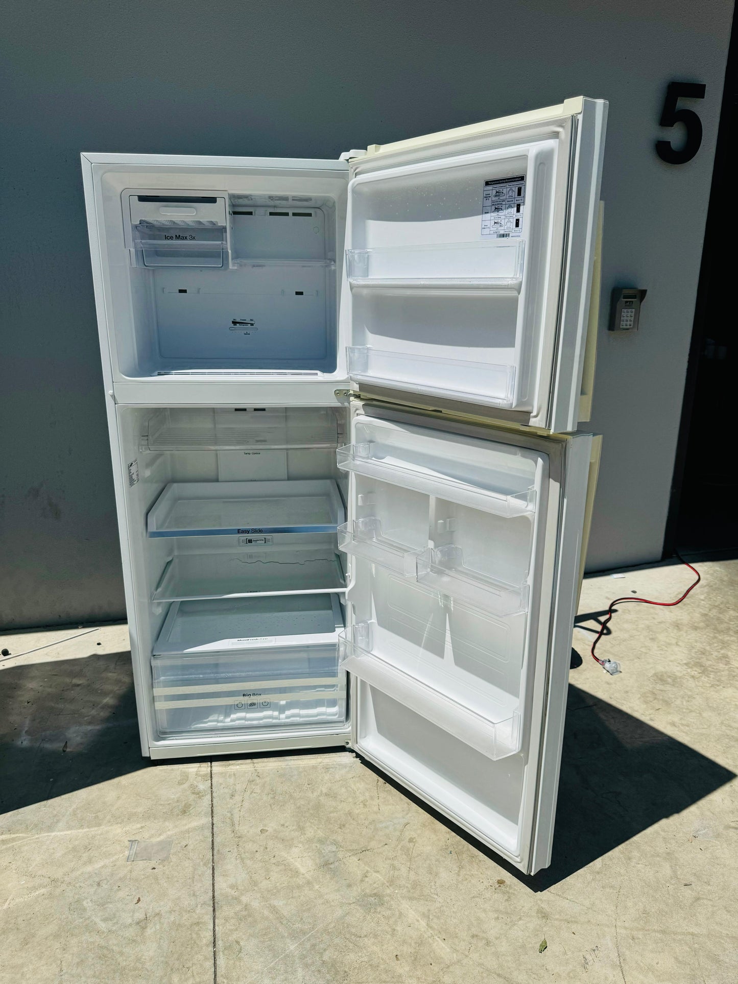 **SAMSUNG 393 LITRES FRIDGE FREEZER**