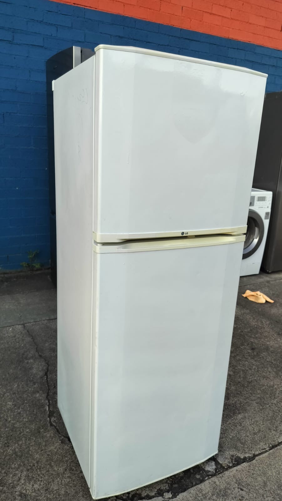 **LG 205 LITRES FRIDGE FREEZER**