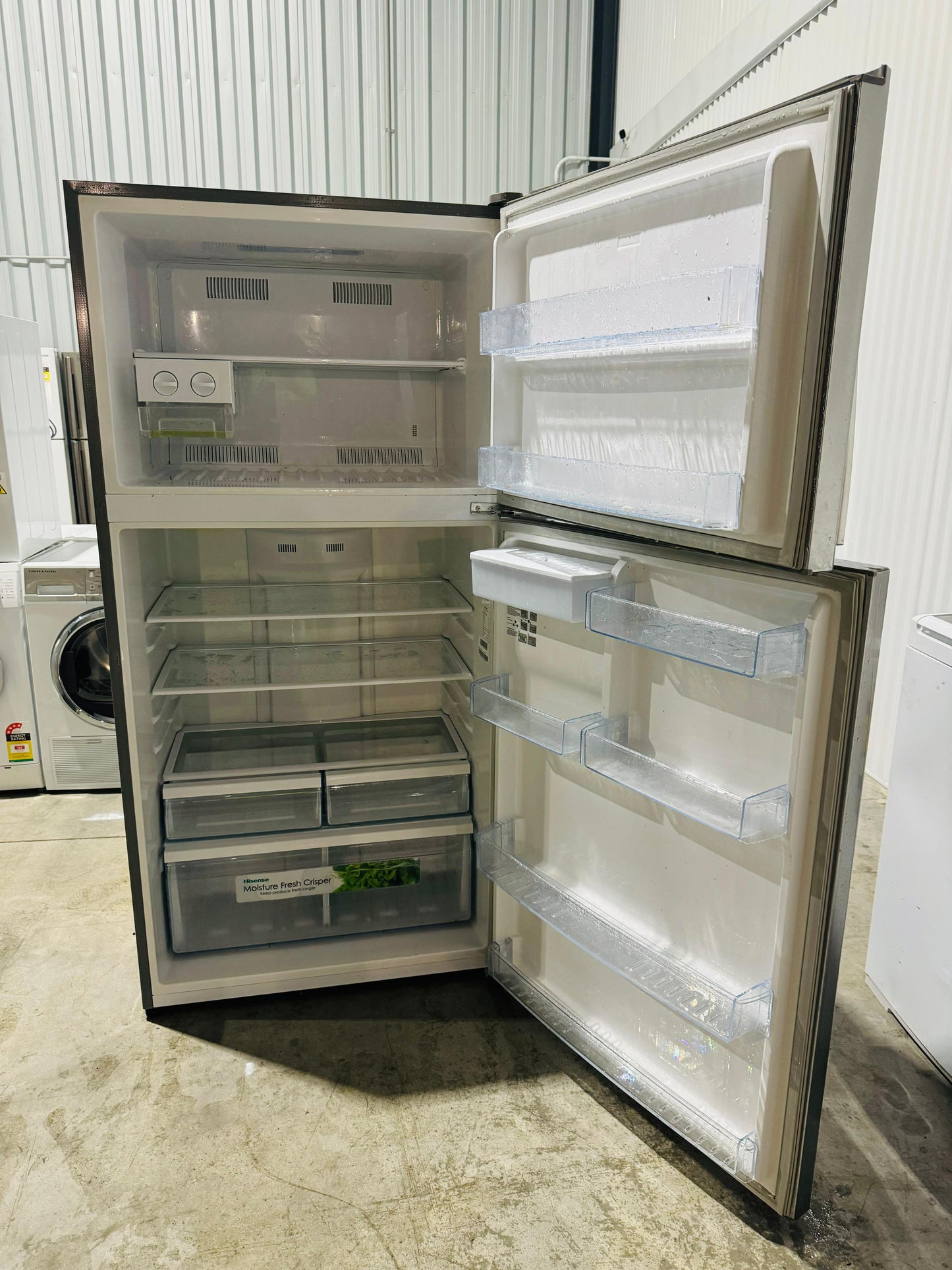 **HISENSE 593 LITRES FRIDGE FREEZER**