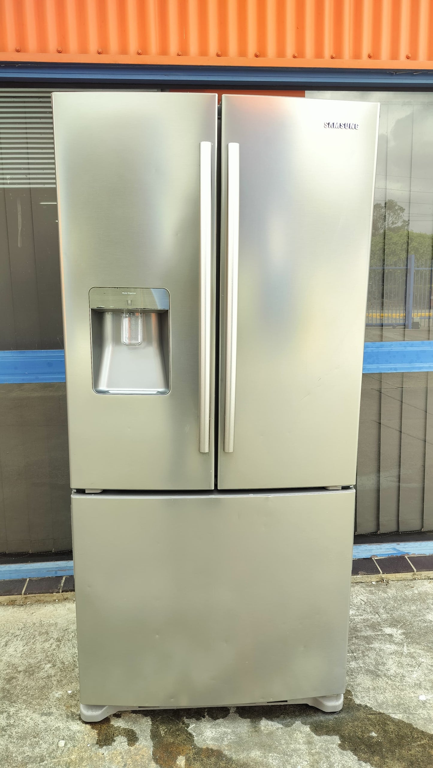 **SAMSUNG 528 LITRES FRIDGE FREEZER & WATER DISPENSER**