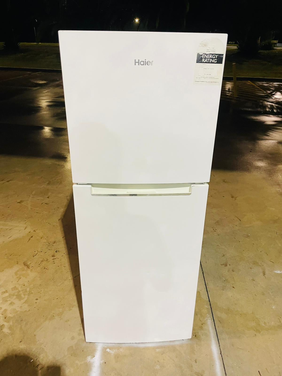 **HAIER 215 LITRES FRIDGE FREEZER**