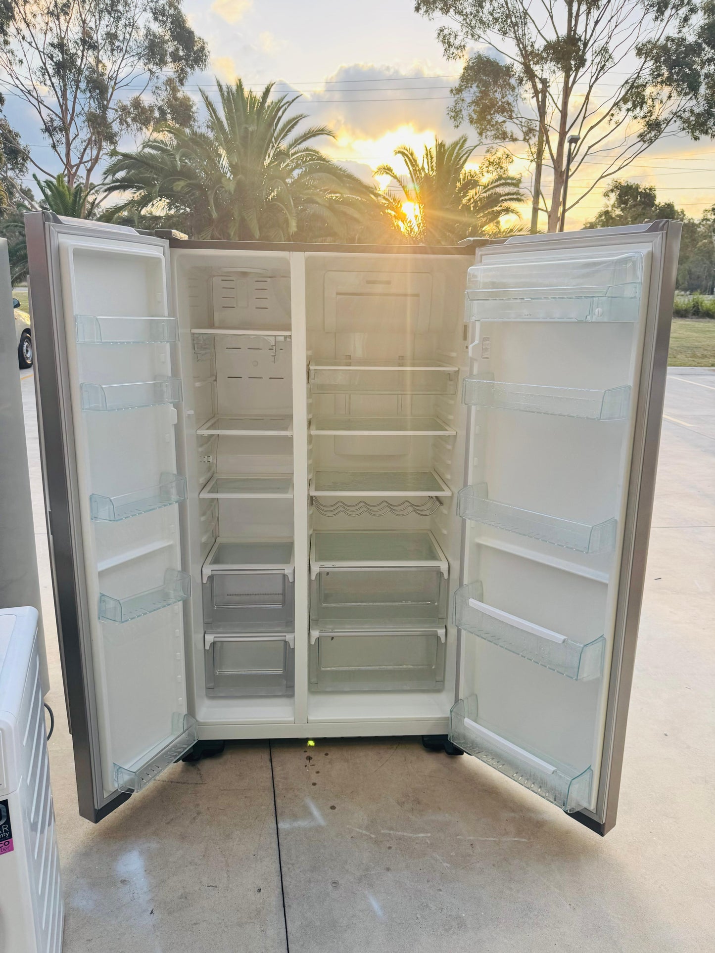 **WESTINGHOUSE SIDE BY SIDE 700 LITRES FRIDGE FREEZER **