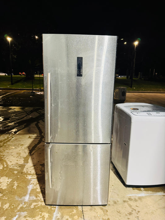 **HISENSE 435 LITRES FRIDGE FREEZER**