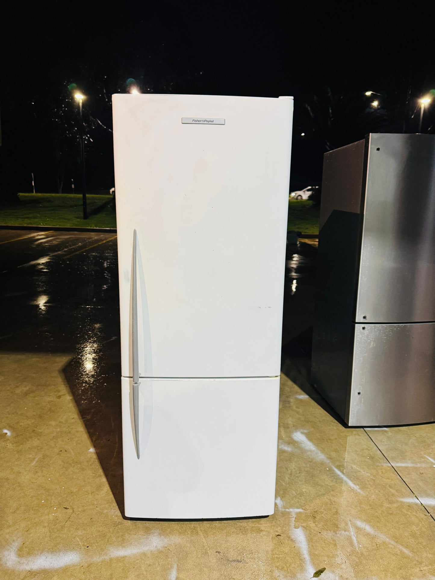 **FISHER & PAYKEL 403 LITRES FRIDGE FREEZER**