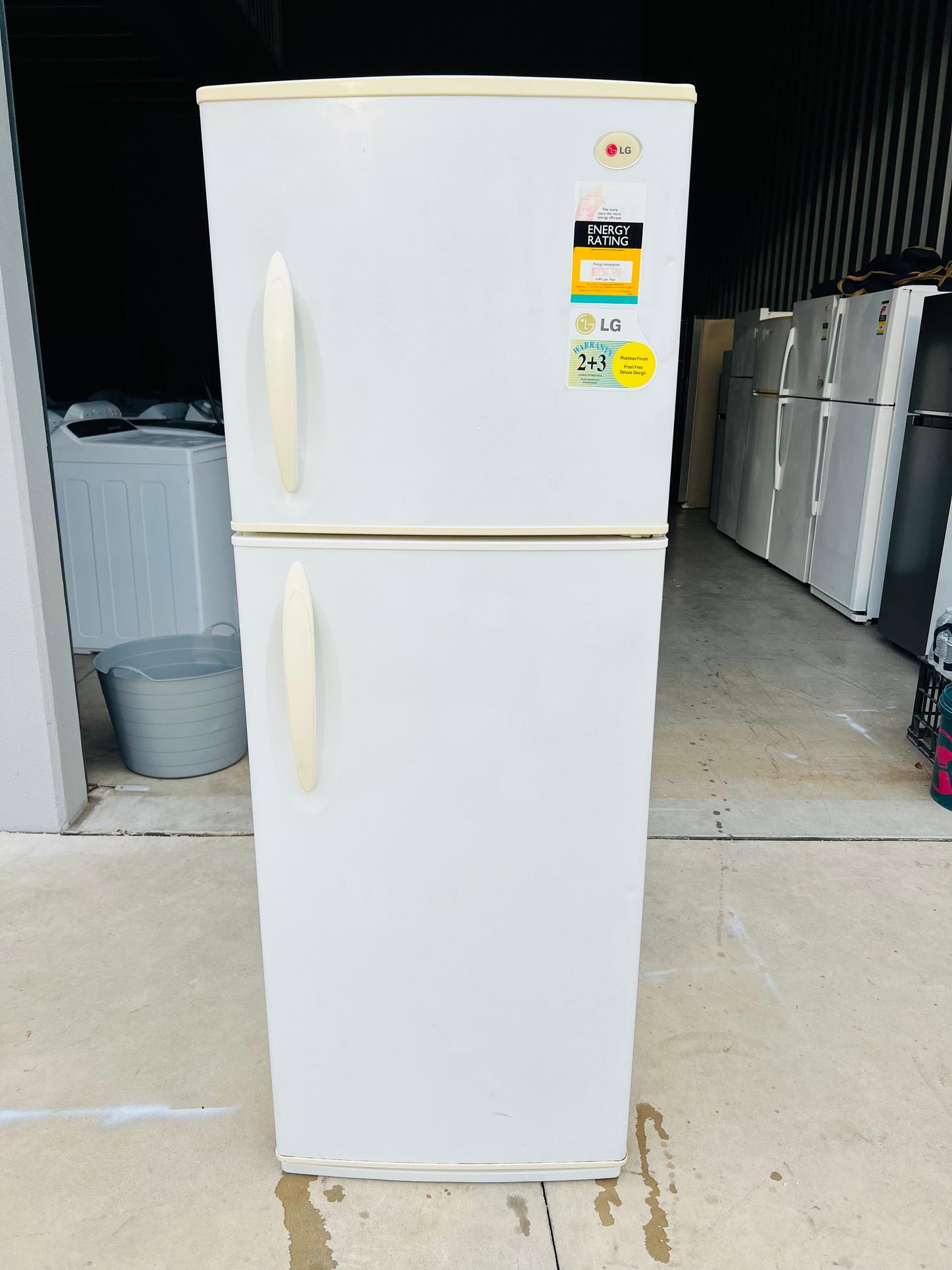 **LG 339 LITRES FRIDGE FREEZER**