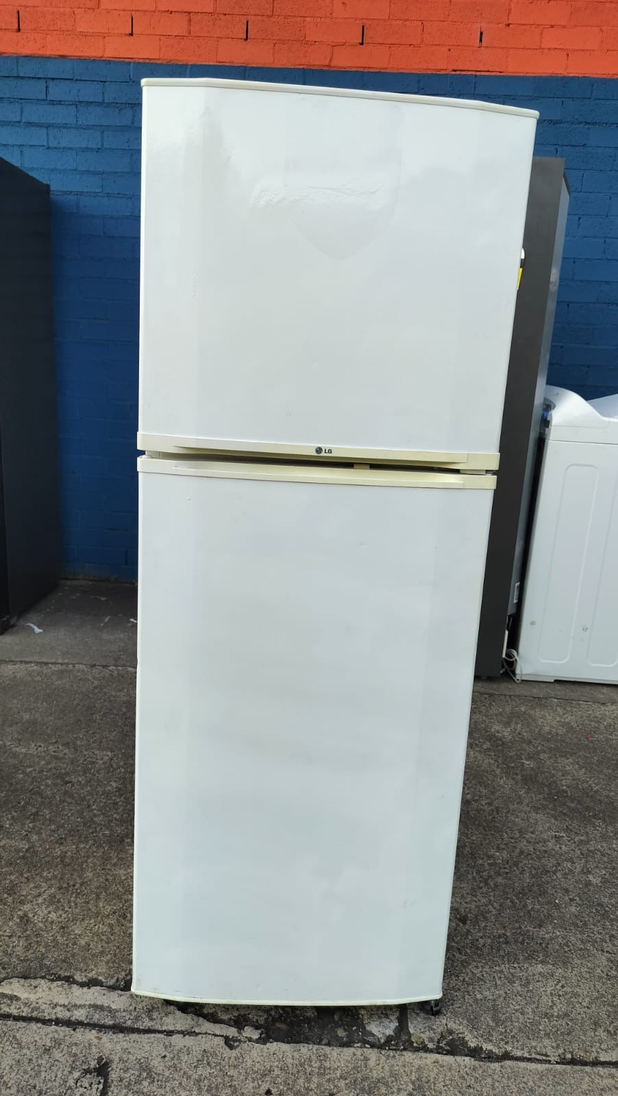 **LG 205 LITRES FRIDGE FREEZER**