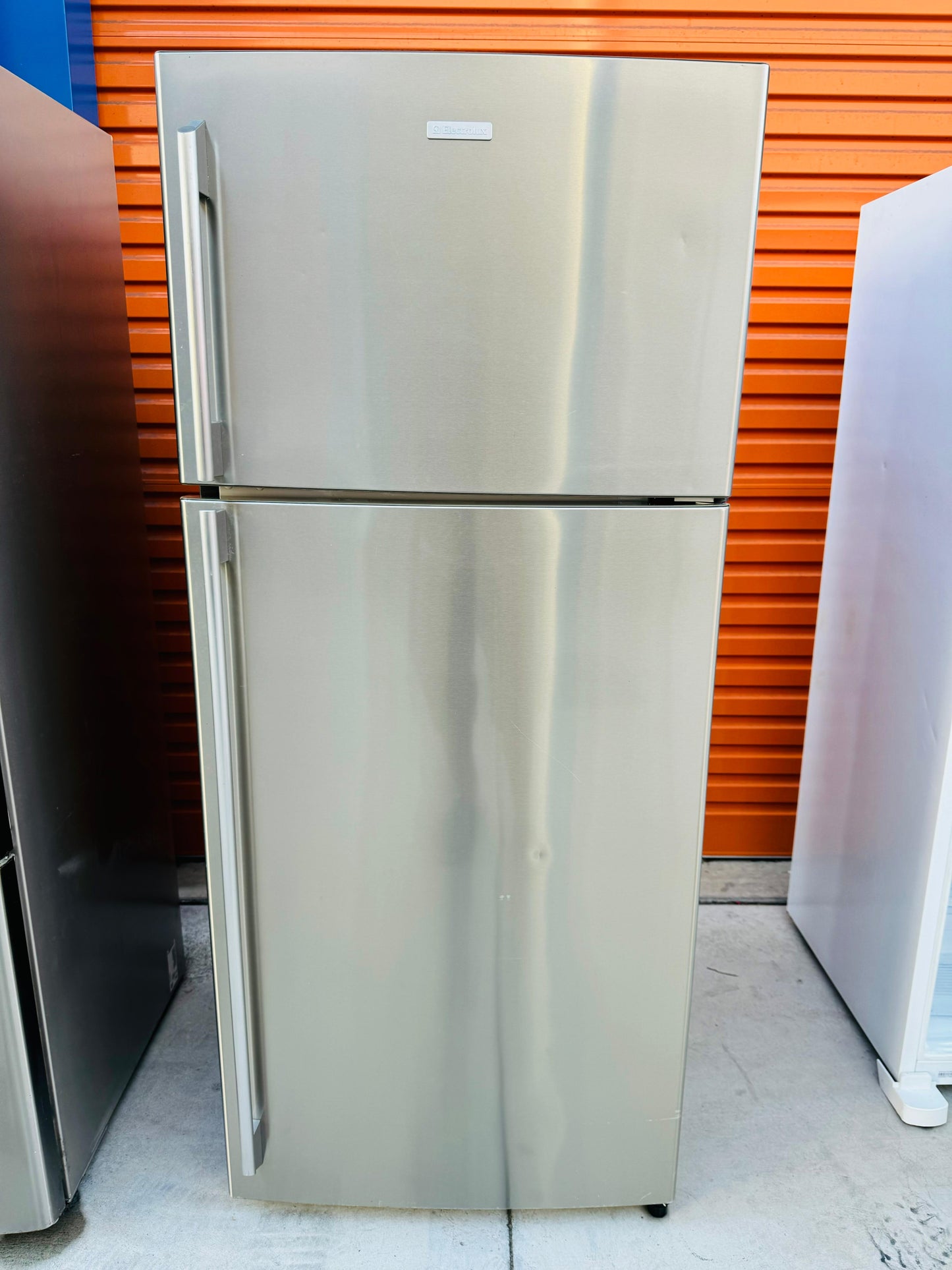 **ELECTROLUX 420 LITRES FRIDGE FREEZER**