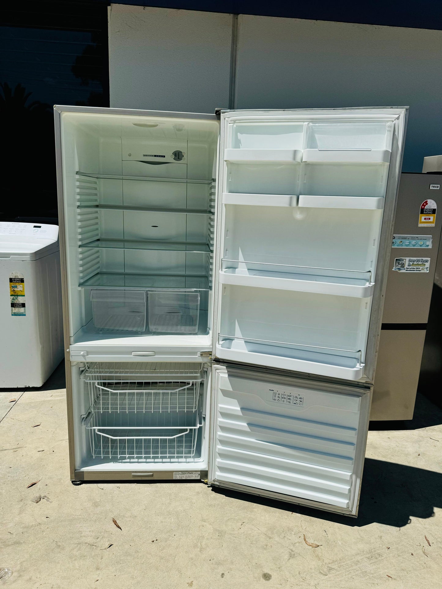 **FISHER & PAYKEL 442 LITRES FRIDGE FREEZER**