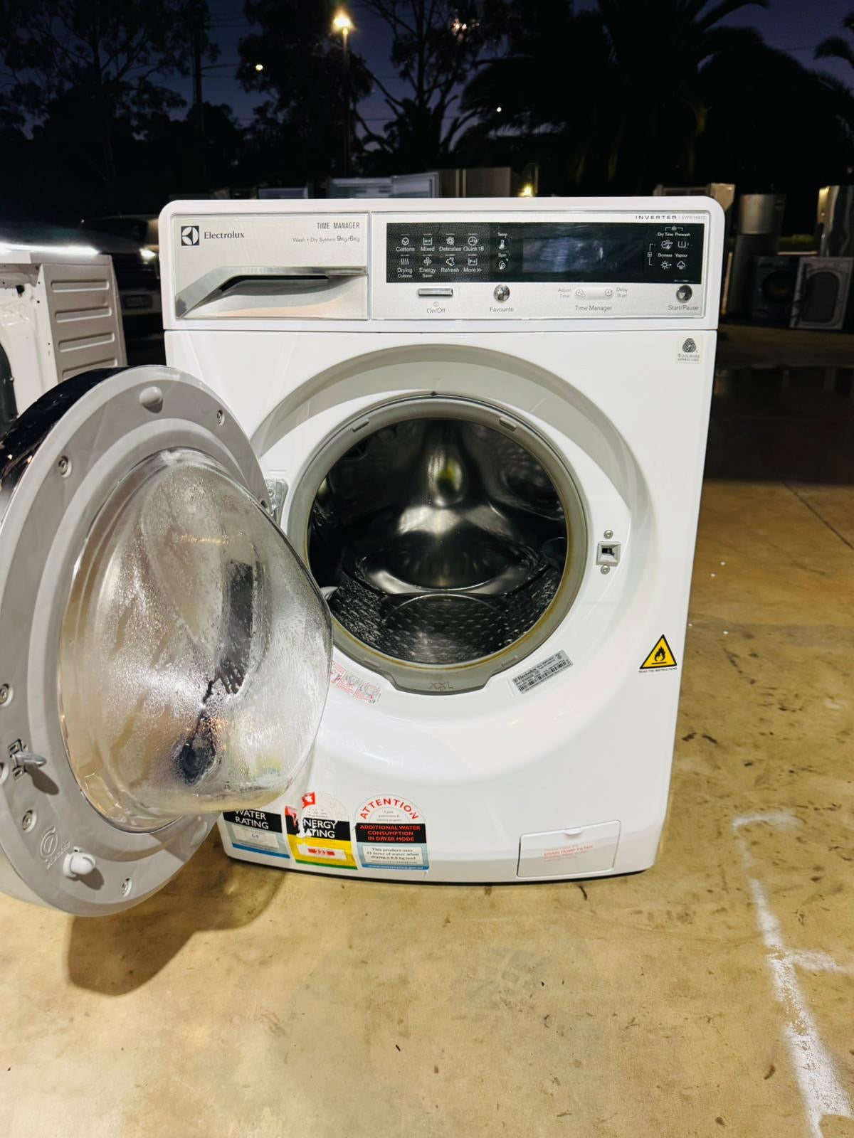 **ELECTROLUX 9 KGS FRONT LOADER WASHING MACHINE & 6 KGS DRYER COMBO**