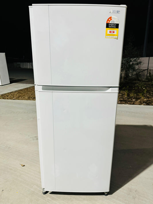 **MITSUBISHI 420 LITRES FRIDGE FREEZER**