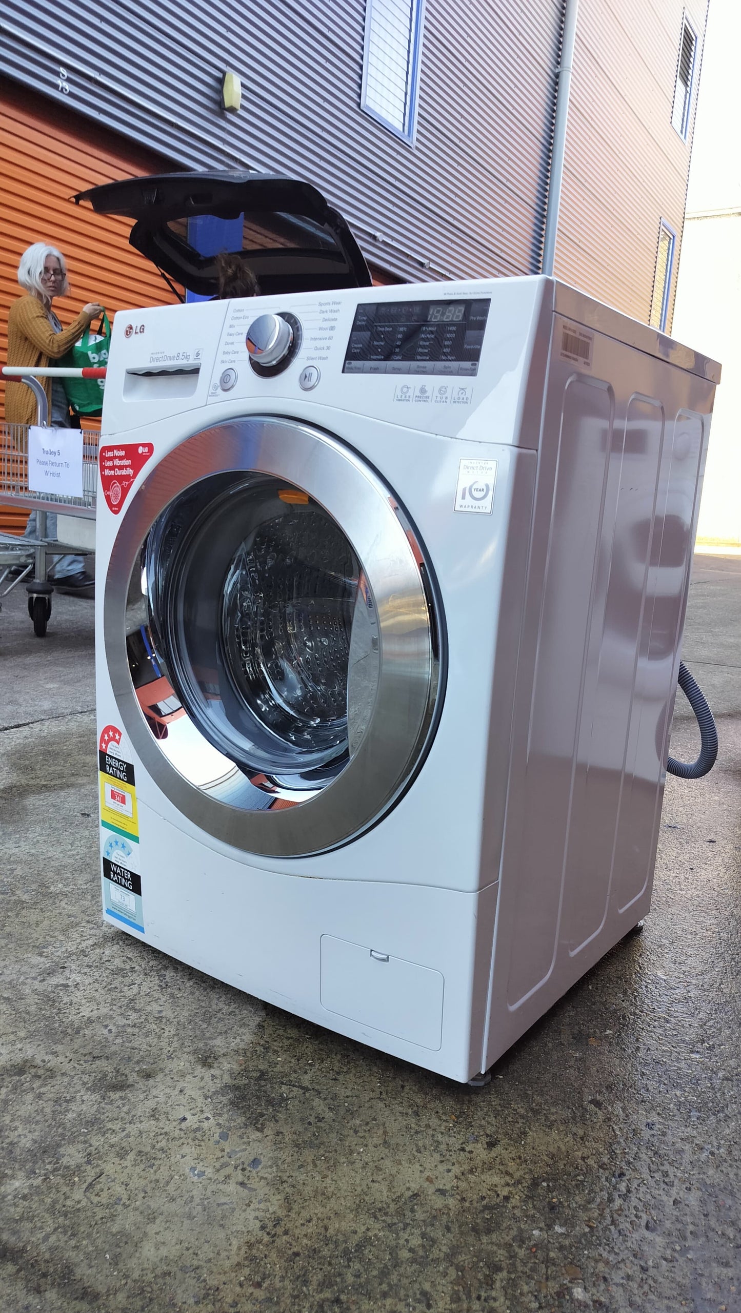 **LG 8.5kg FRONT LOADER WASHING MACHINE**