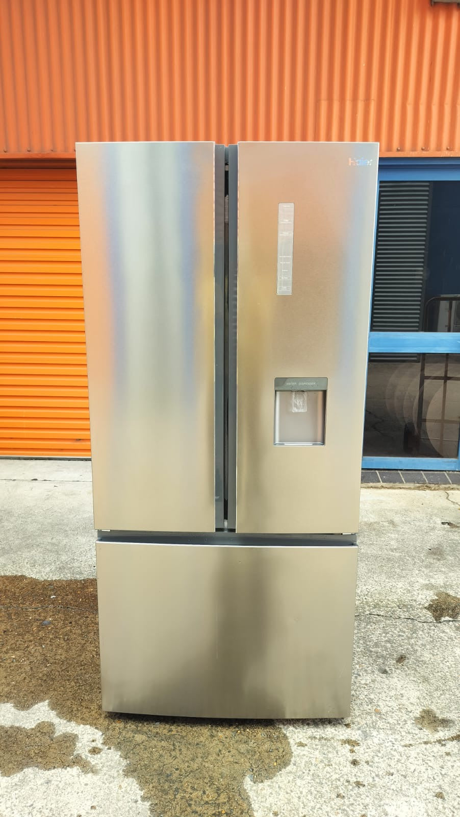 **HAIER 514 LITRES FRIDGE FREEZER & WATER DISPENSER **