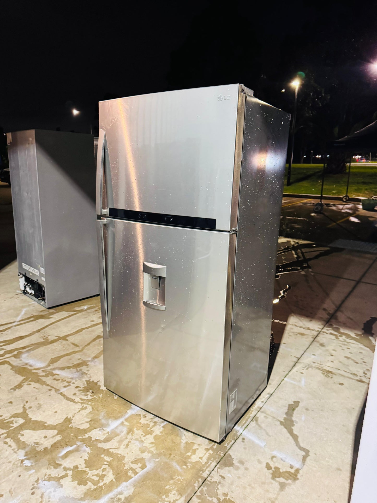 **LG 600 LITRES FRIDGE FREEZER**