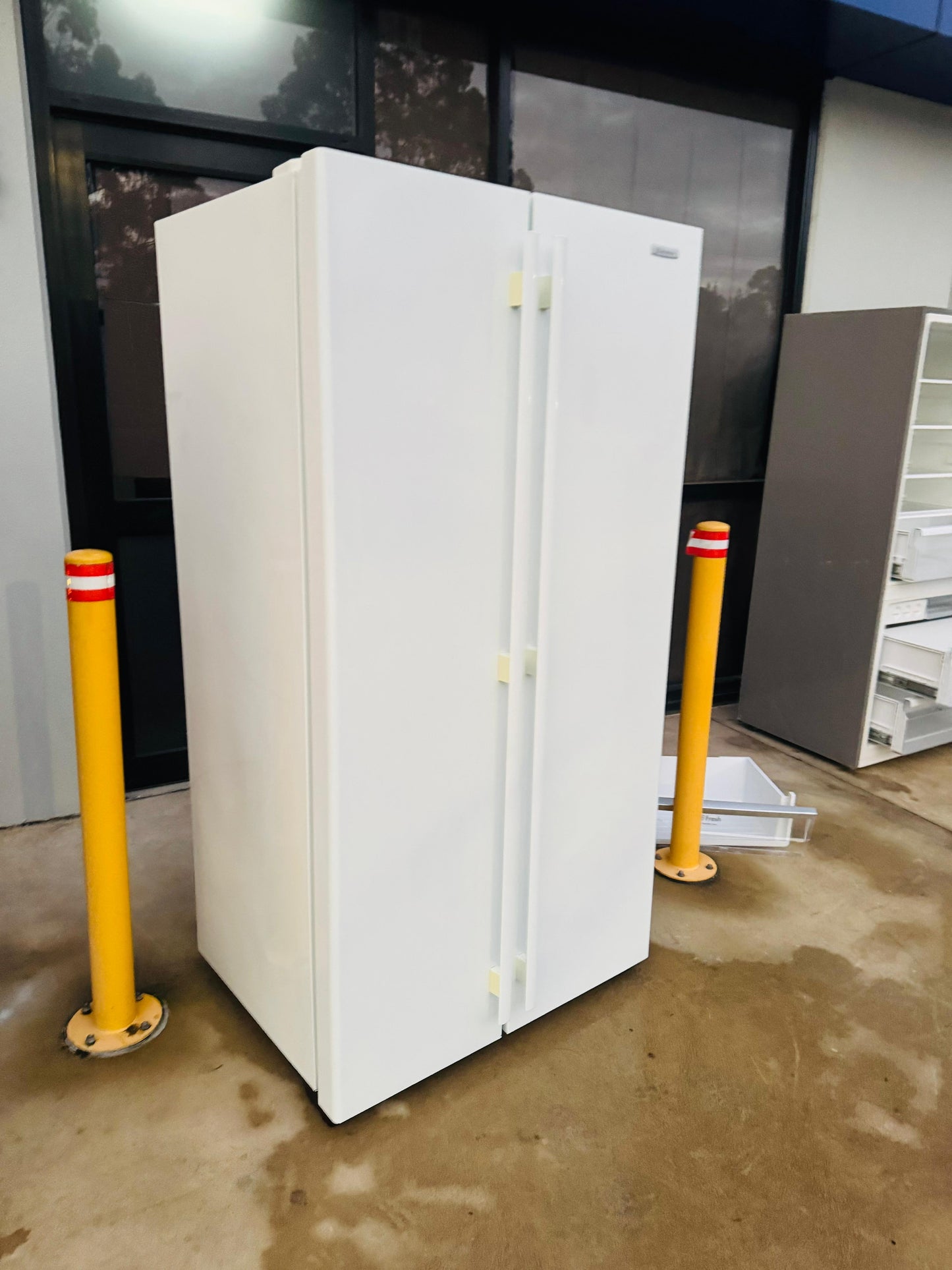 **WESTINGHOUSE SIDE BY SIDE 606 LITRES FRIDGE FREEZER**