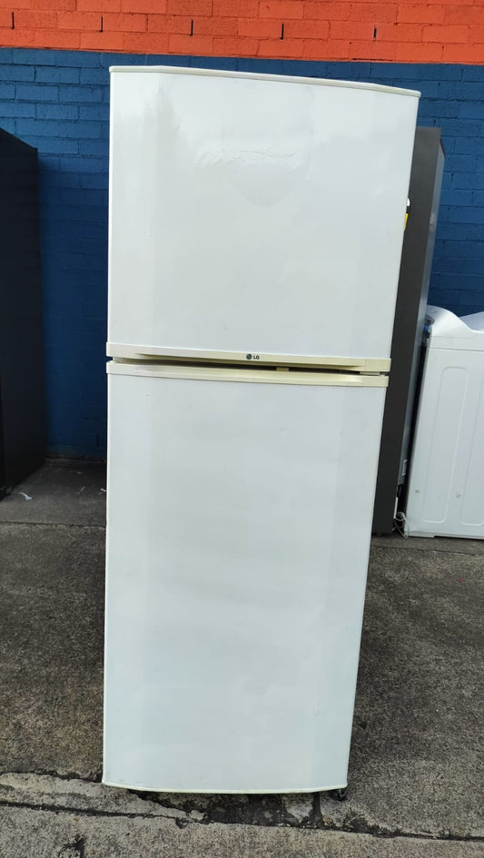 **LG 205 LITRES FRIDGE FREEZER**