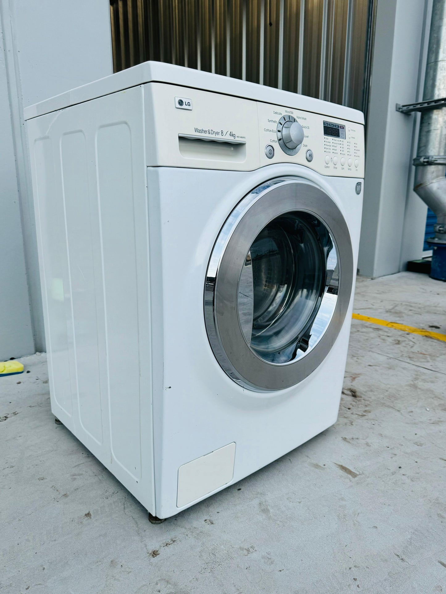 **LG 8KGS FRONT LOADER WASHING MACHINE**