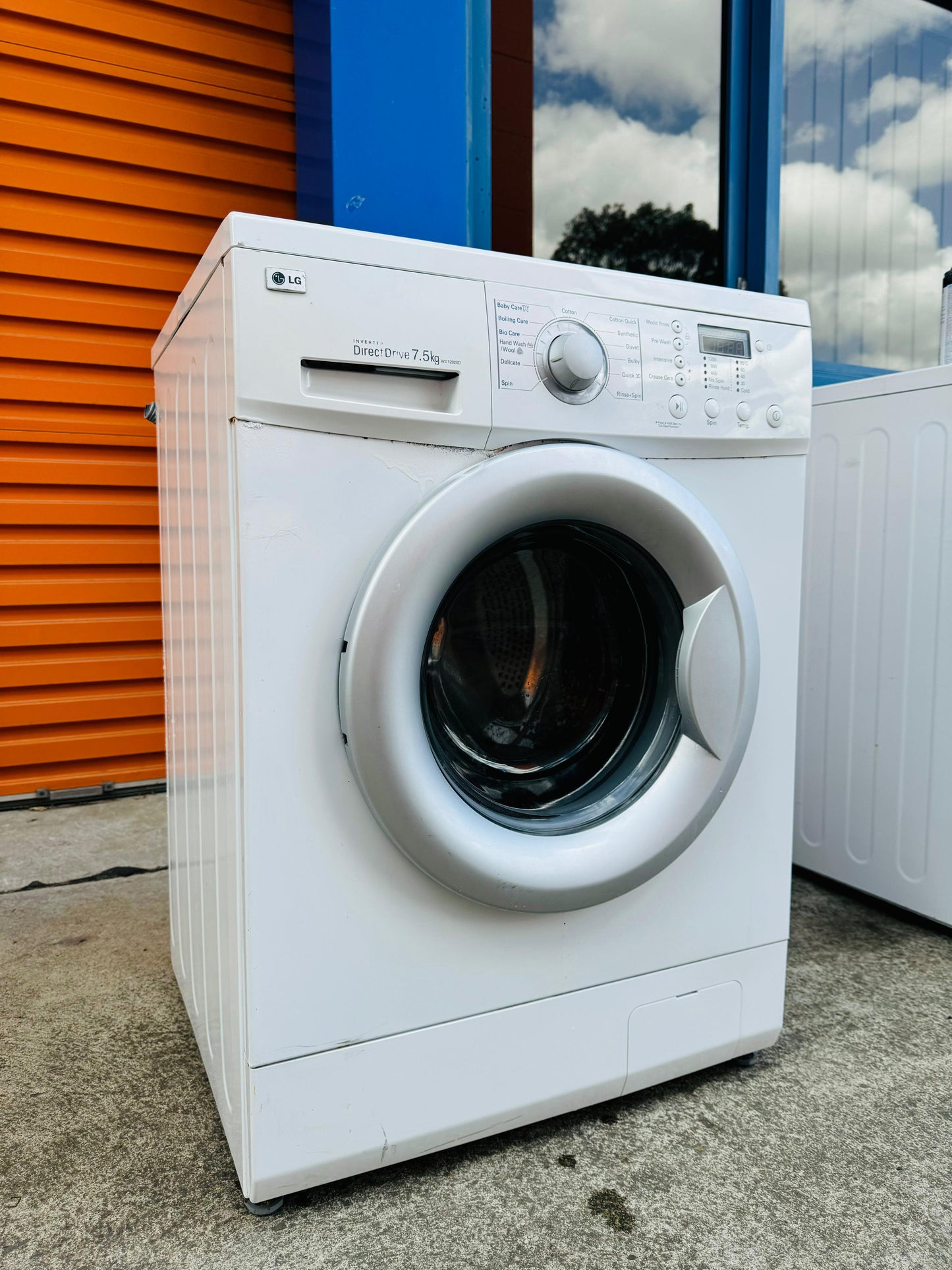 **LG 7.5KGS FRONT LOADER WASHING MACHINE**