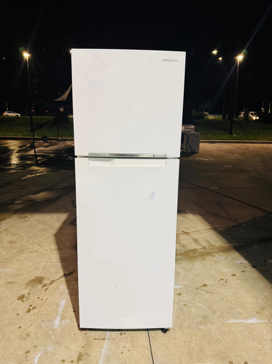 **SAMSUNG 341 LITRES FRIDGE FREEZER**