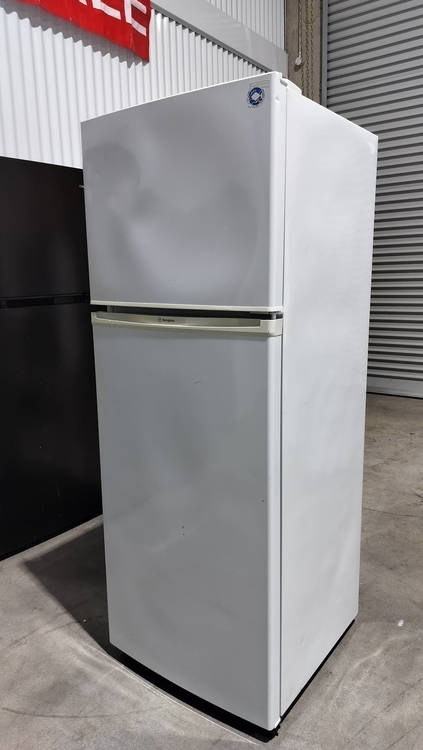 **WESTINGHOUSE 300 LITRES FRIDGE FREEZER**