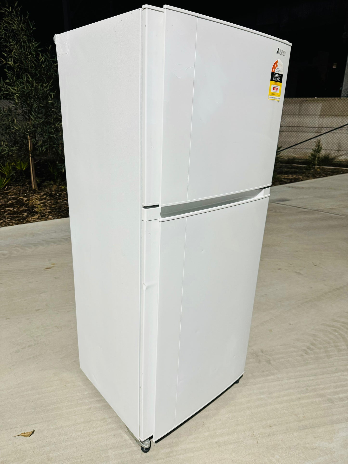 **MITSUBISHI 420 LITRES FRIDGE FREEZER**