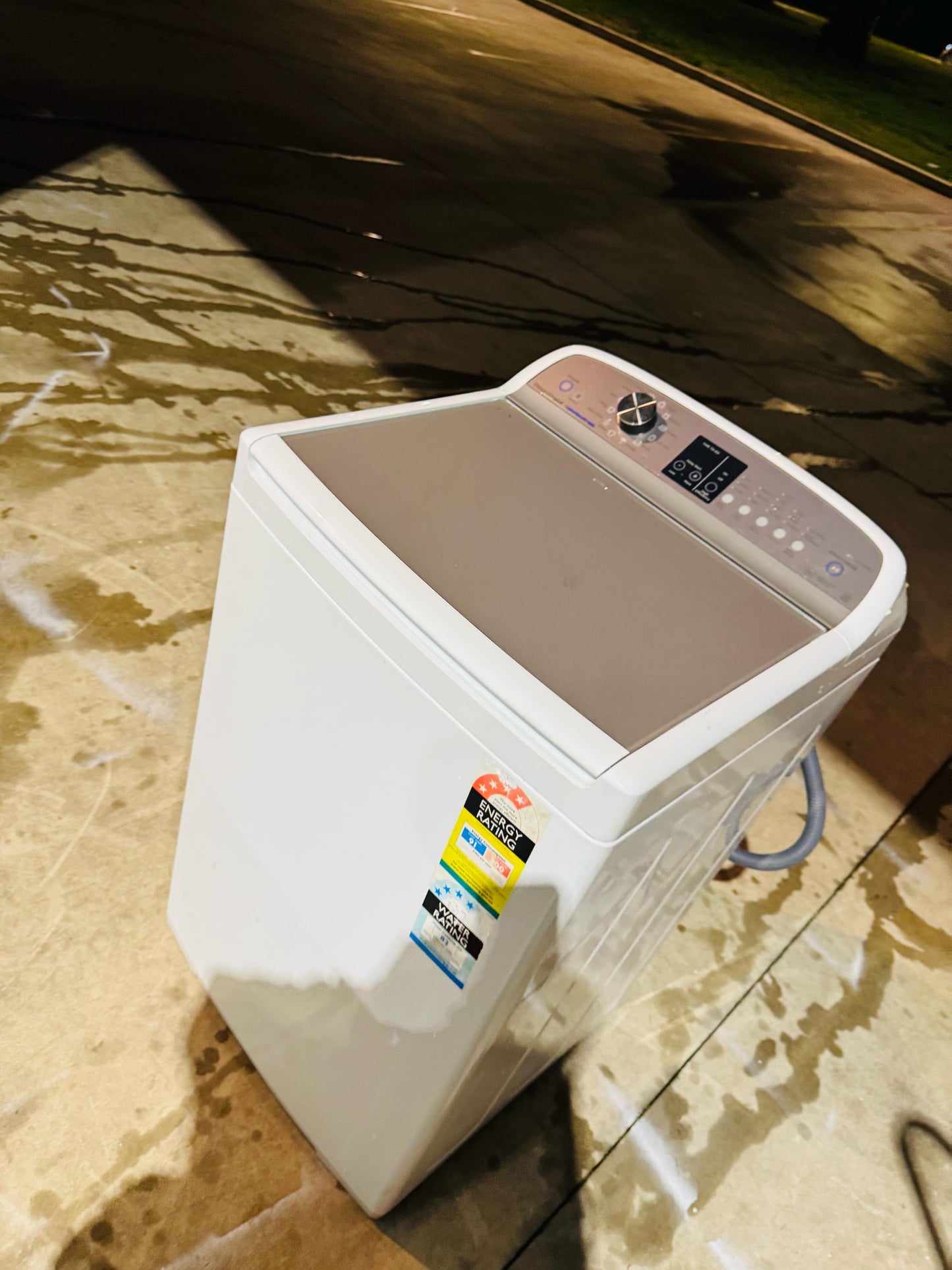 **FISHER AND PAYKEL 8KGS TOP LOADER WASHING MACHINE**
