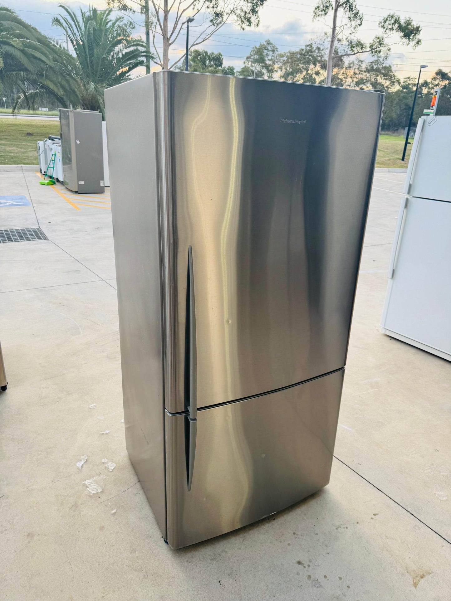 **FISHER & PAYKEL 519 LITRES FRIDGE FREEZER**