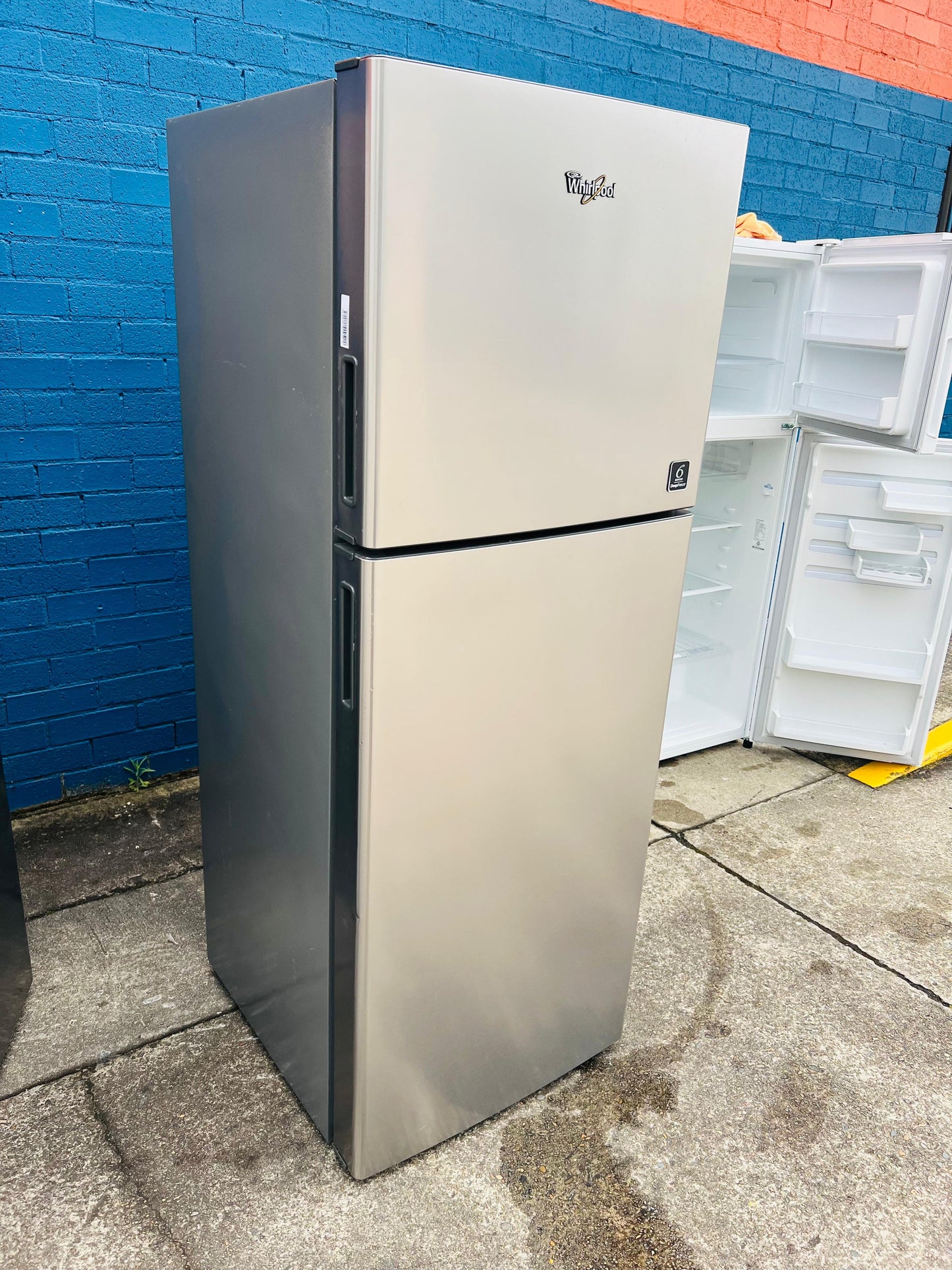 **WHIRLPOOL 340 LITRES FRIDGE FREEZER**