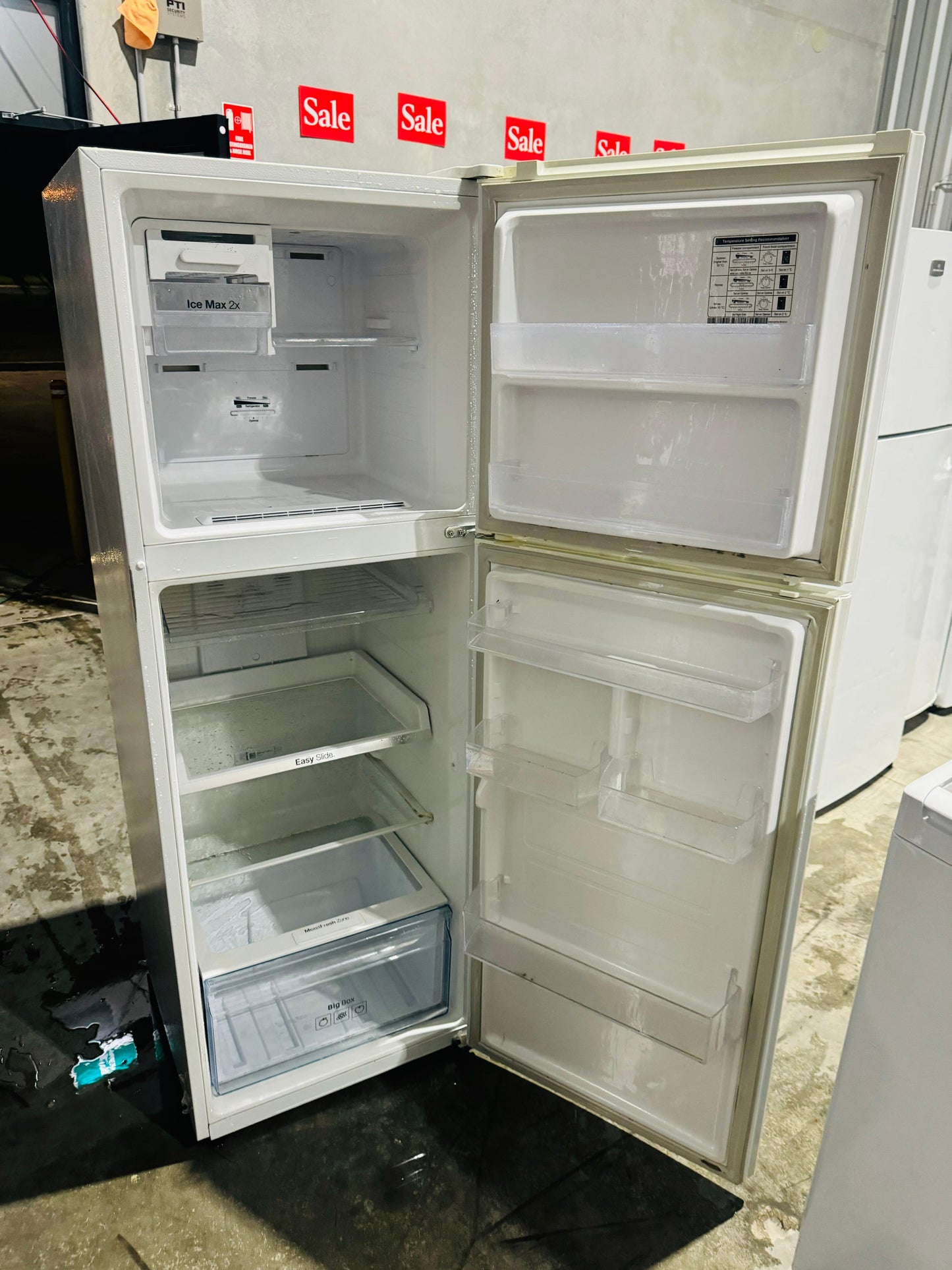 **SAMSUNG 341 LITRES FRIDGE FREEZER**