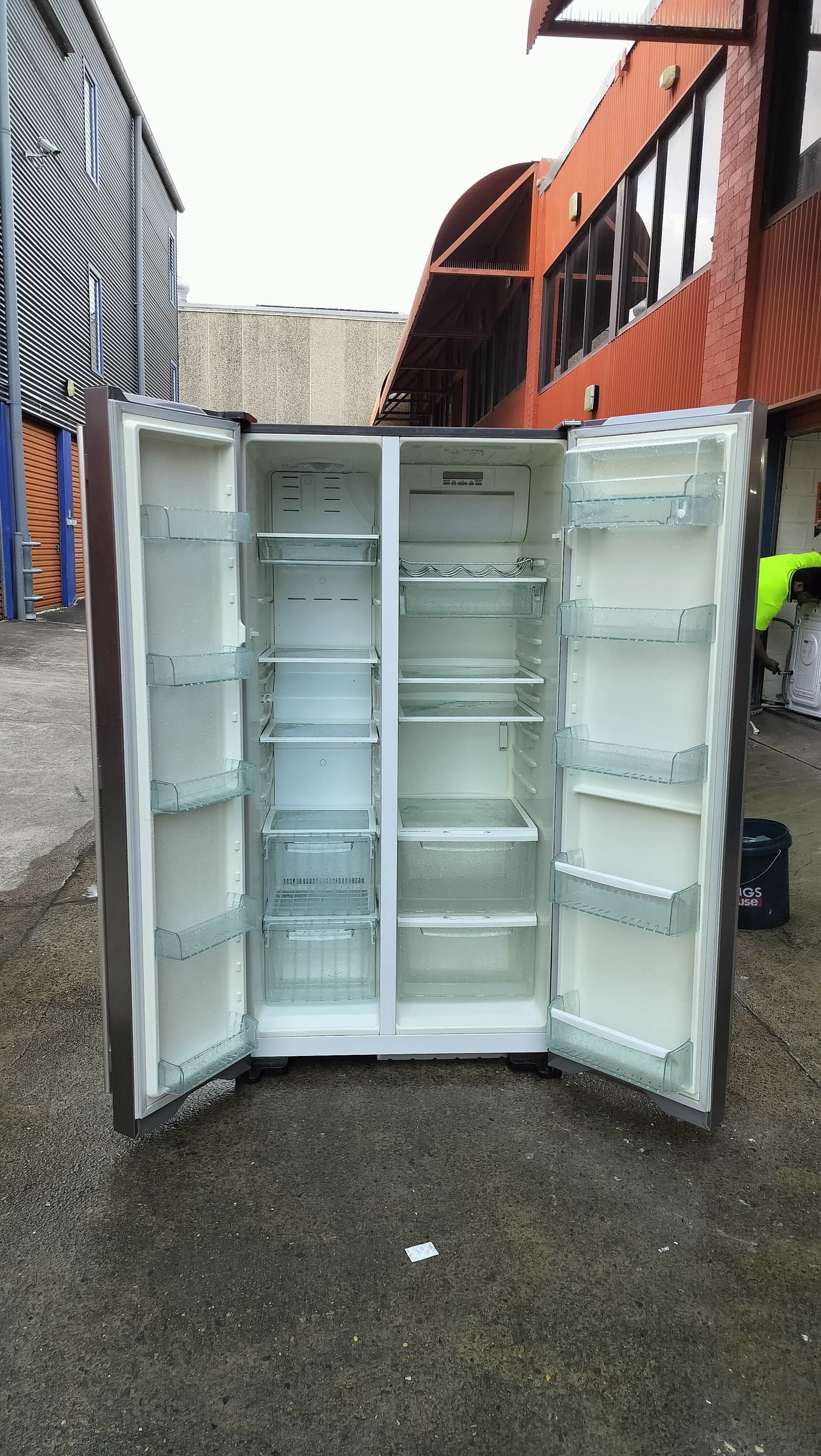 **WESTINGHOUSE SIDE BY SIDE 606 LITRES FRIDGE FREEZER**