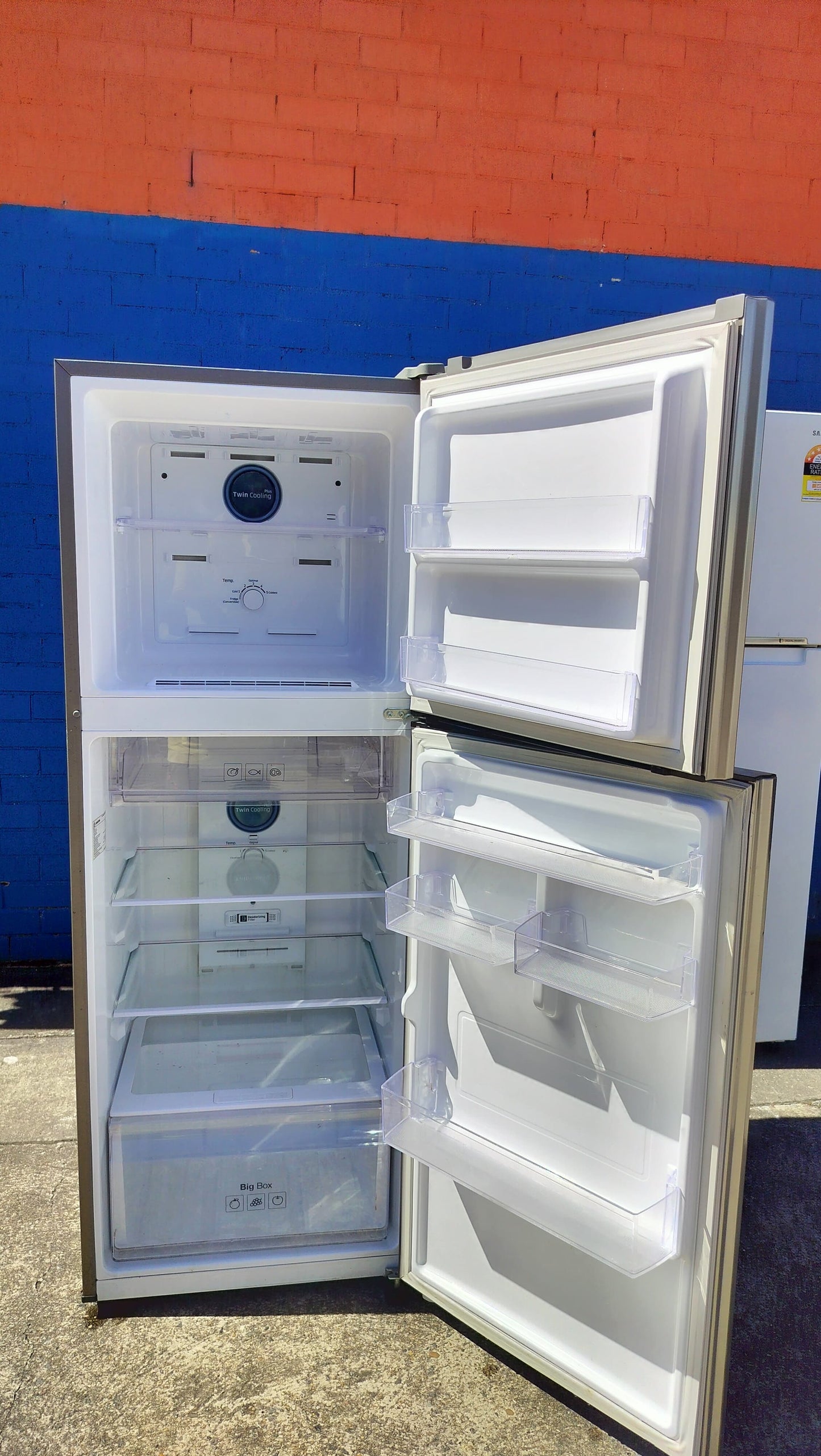 **SAMSUNG 318 LITRES FRIDGE FREEZER*