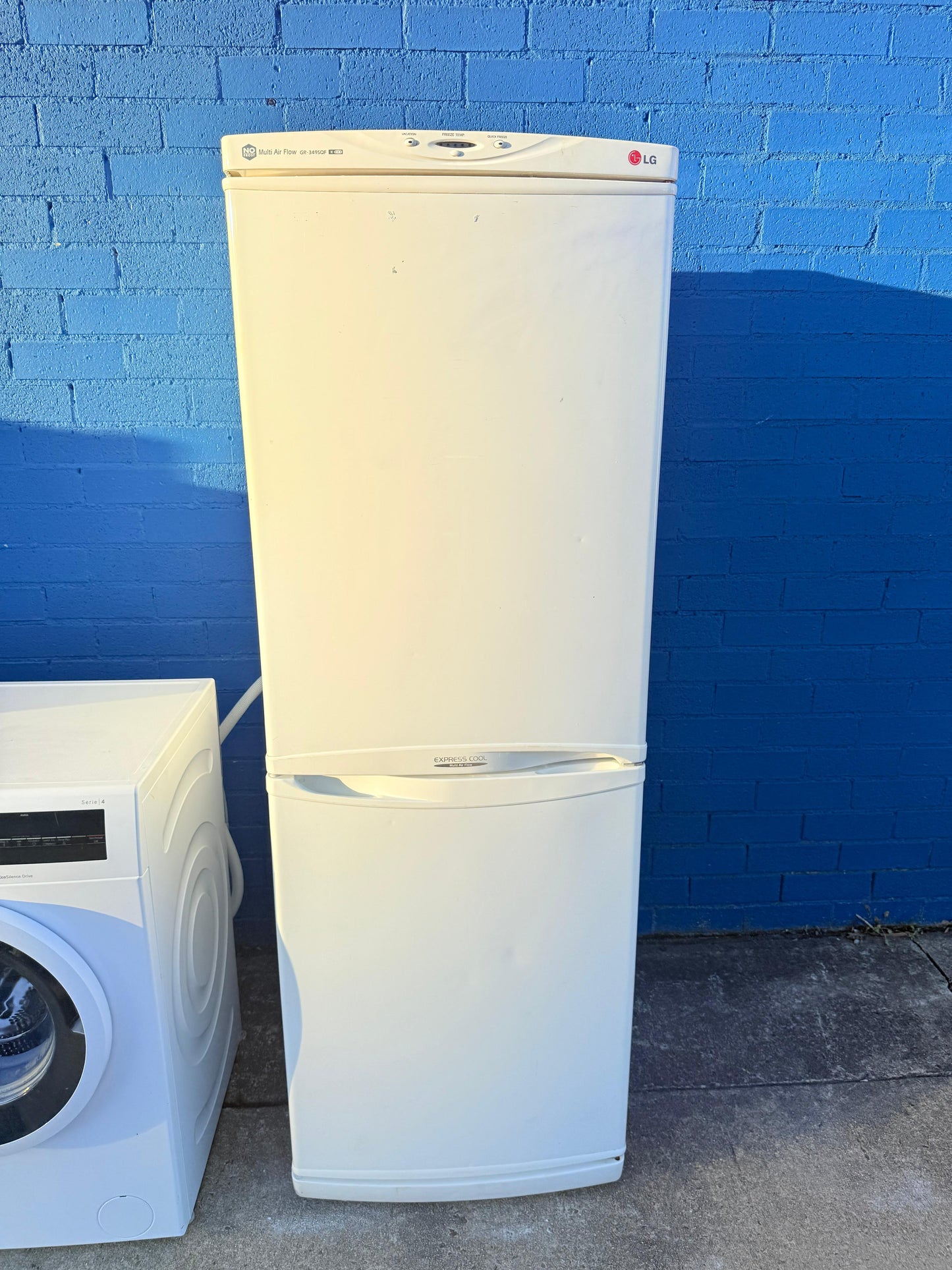 **LG 305 LITRES FRIDGE FREEZER**