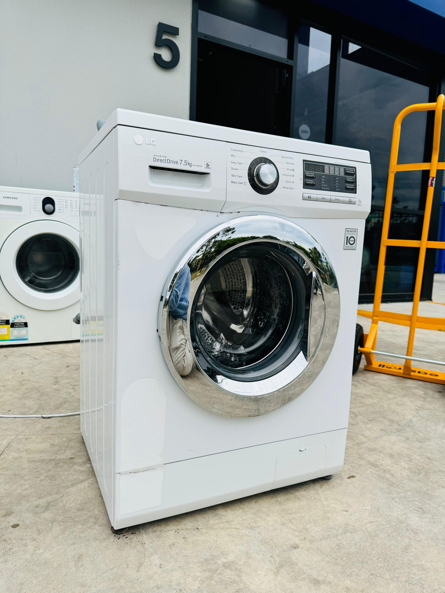 **LG 7.5KGS FRONT LOADER WASHING MACHINE**