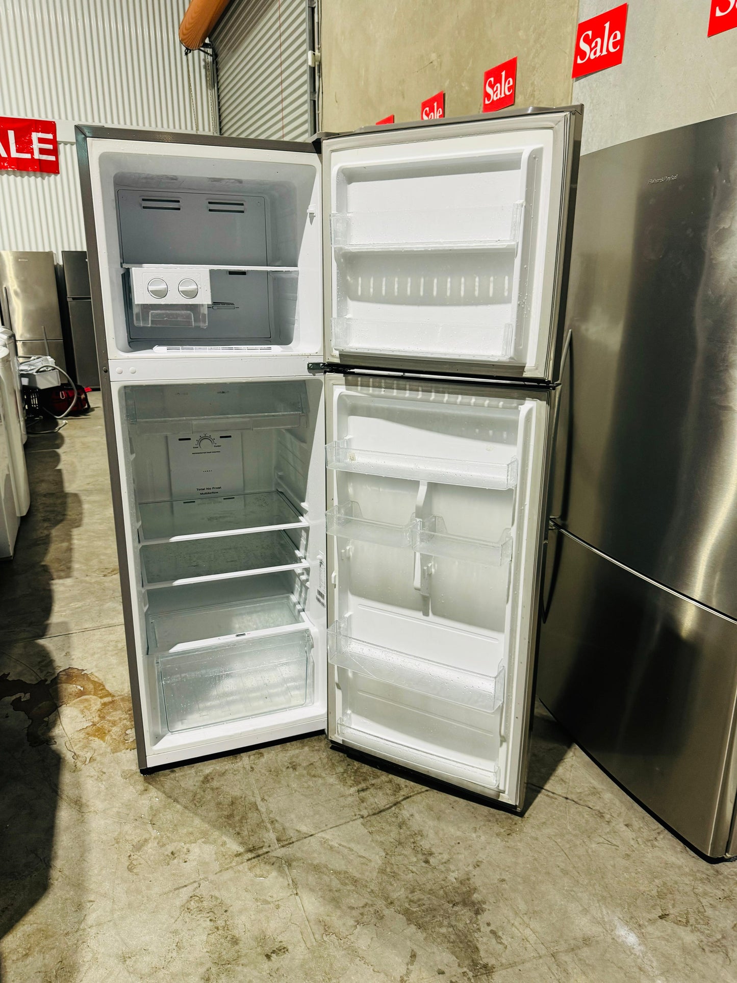 **HISENSE 350 LITRES FRIDGE FREEZER**